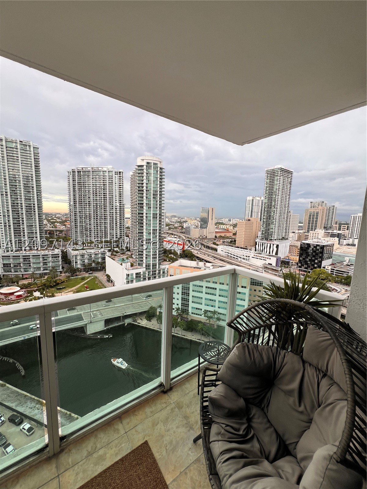 image Brickell on the River North6