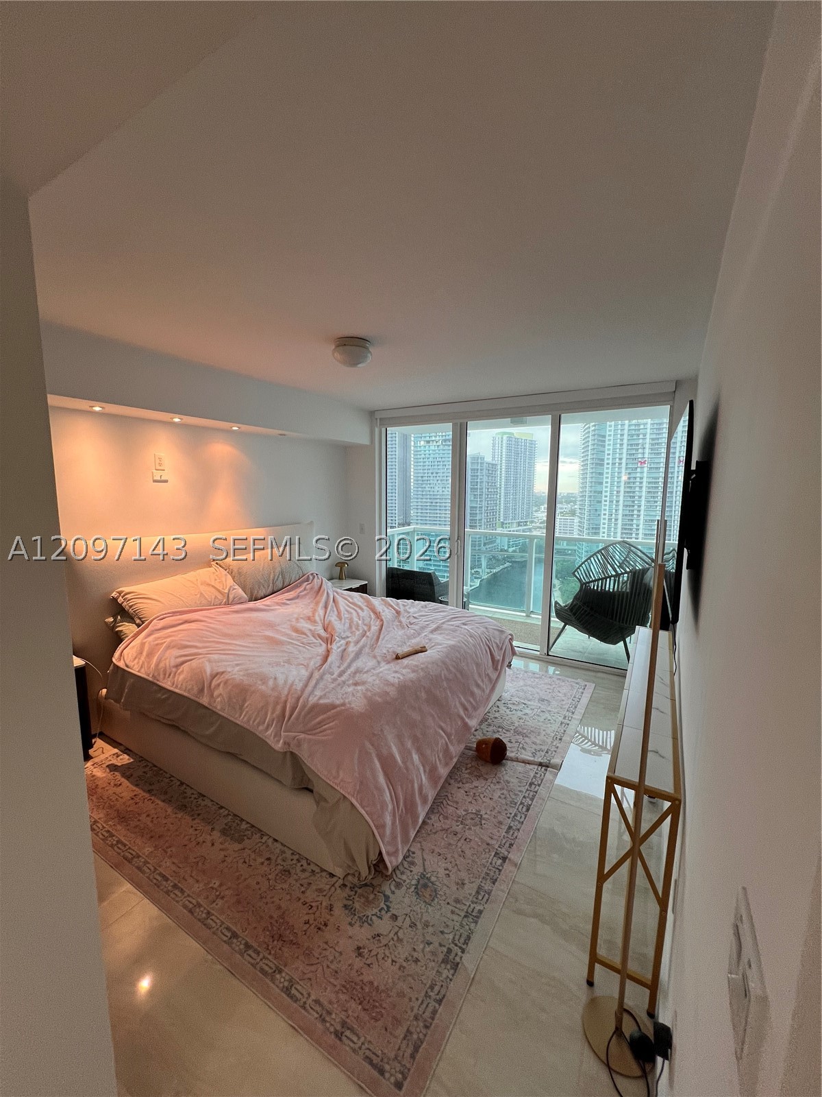 image Brickell on the River North7