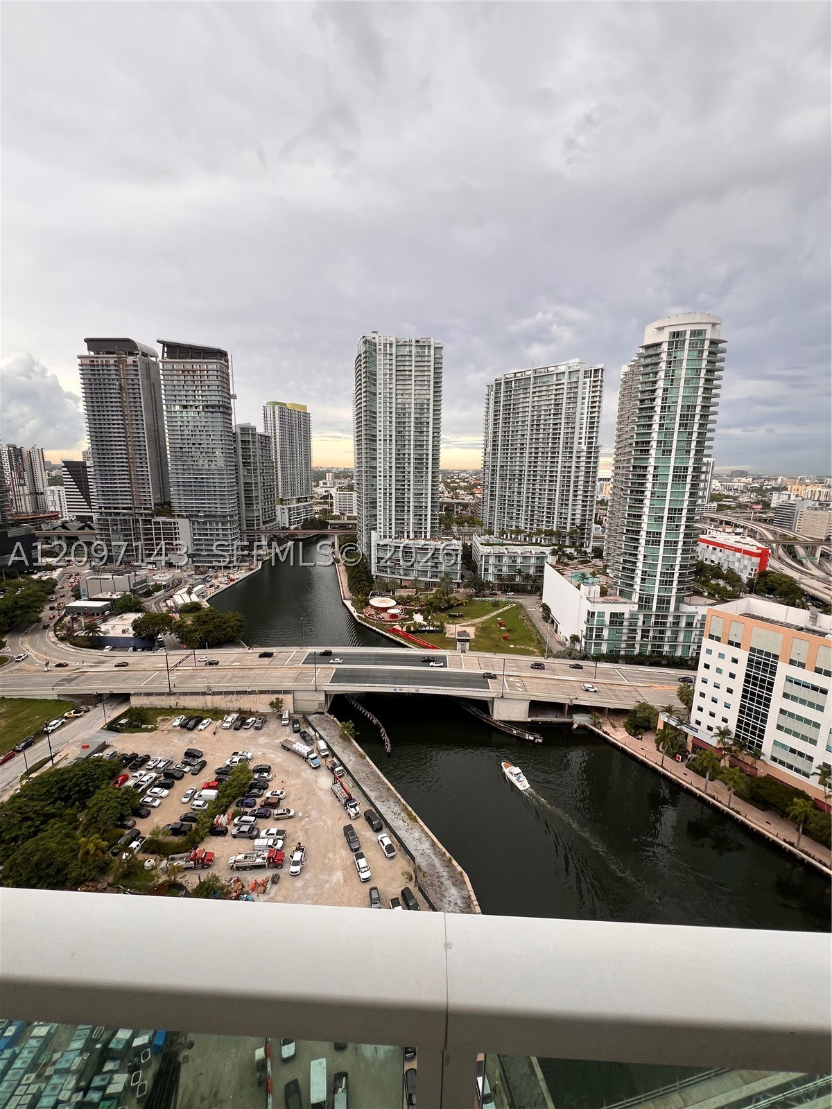 image Brickell on the River North8