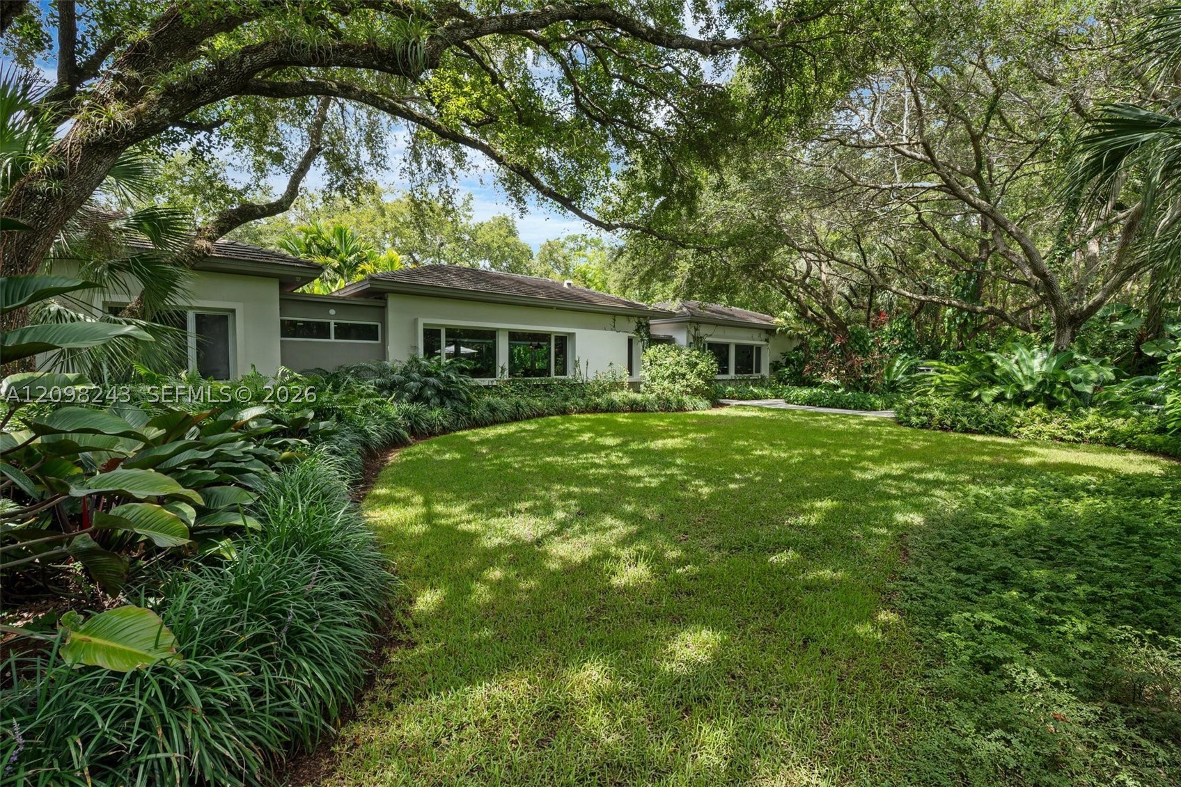 6080 SW 102nd St Pinecrest, FL 33156