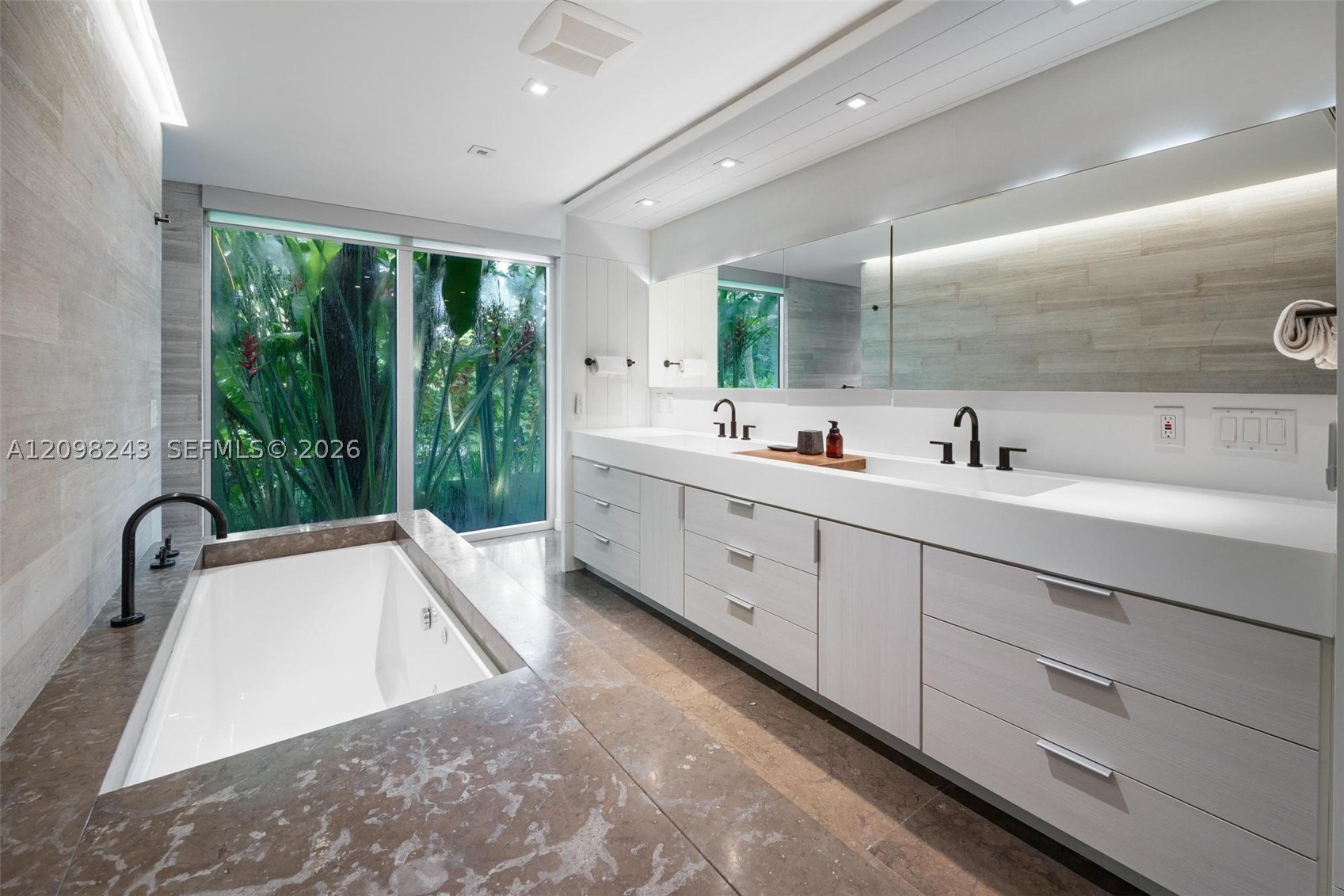 6080 SW 102nd St Pinecrest, FL 33156