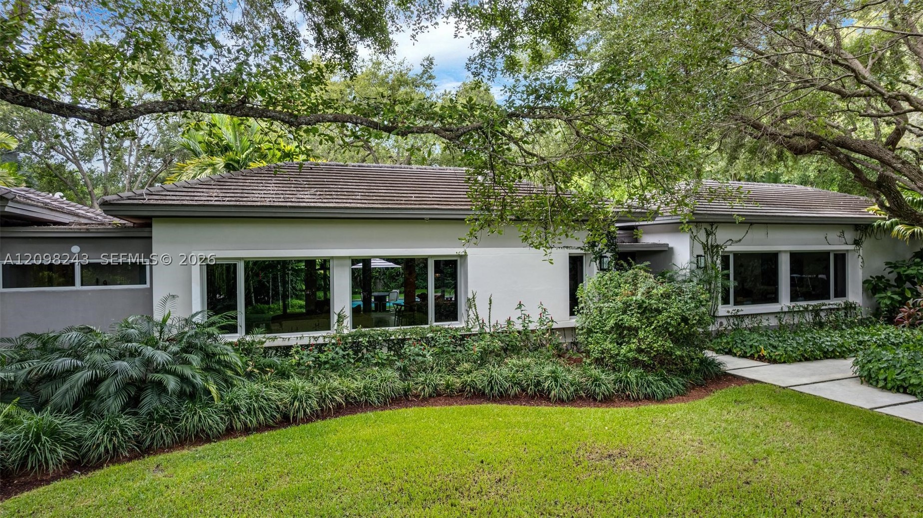 6080 SW 102nd St Pinecrest, FL 33156