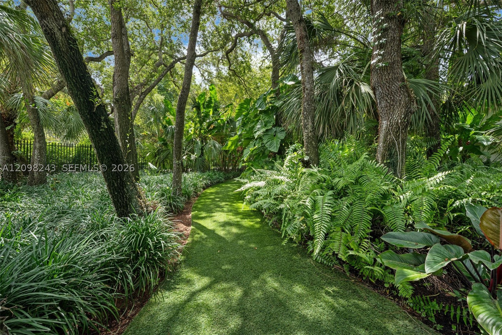 6080 SW 102nd St Pinecrest, FL 33156