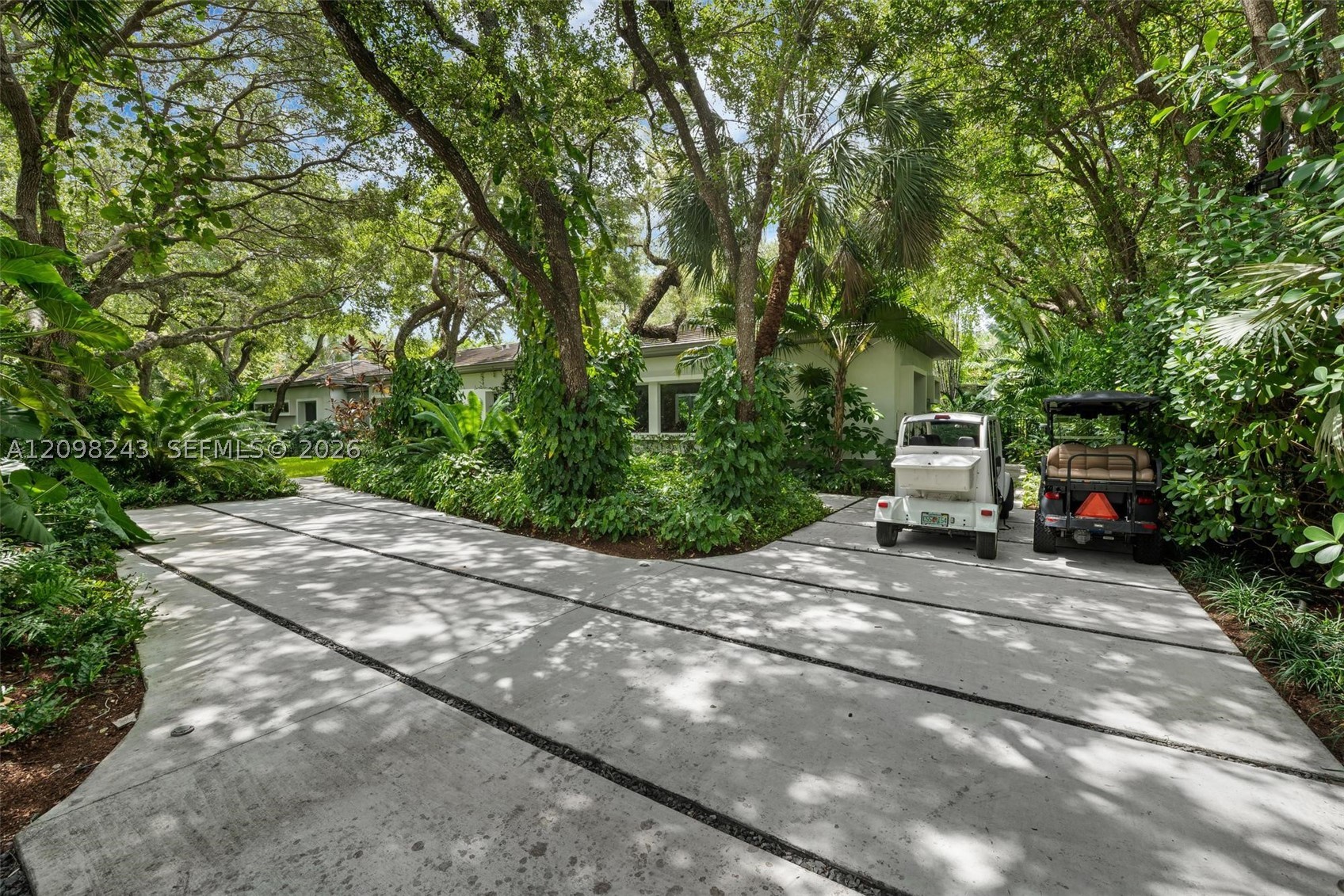 6080 SW 102nd St Pinecrest, FL 33156