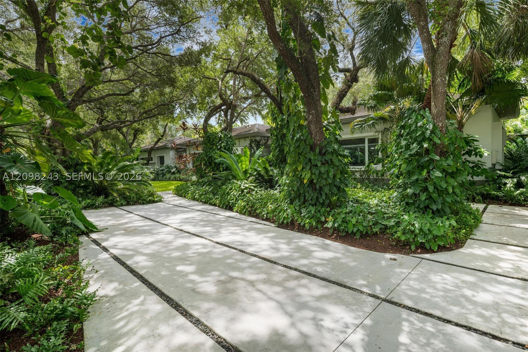 6080 SW 102nd St Pinecrest, FL 33156