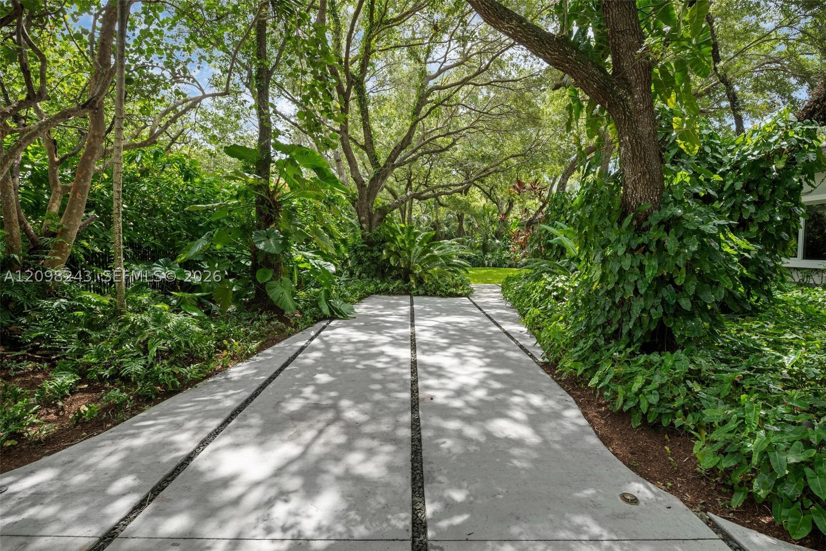 6080 SW 102nd St Pinecrest, FL 33156