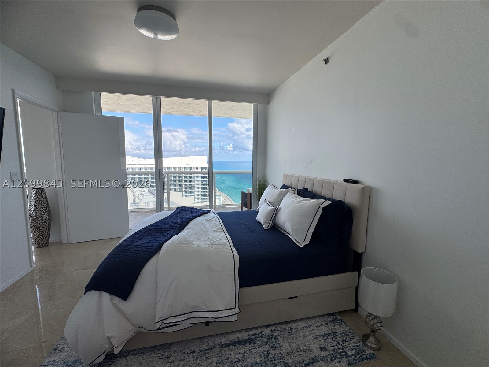 image Beach Club 211