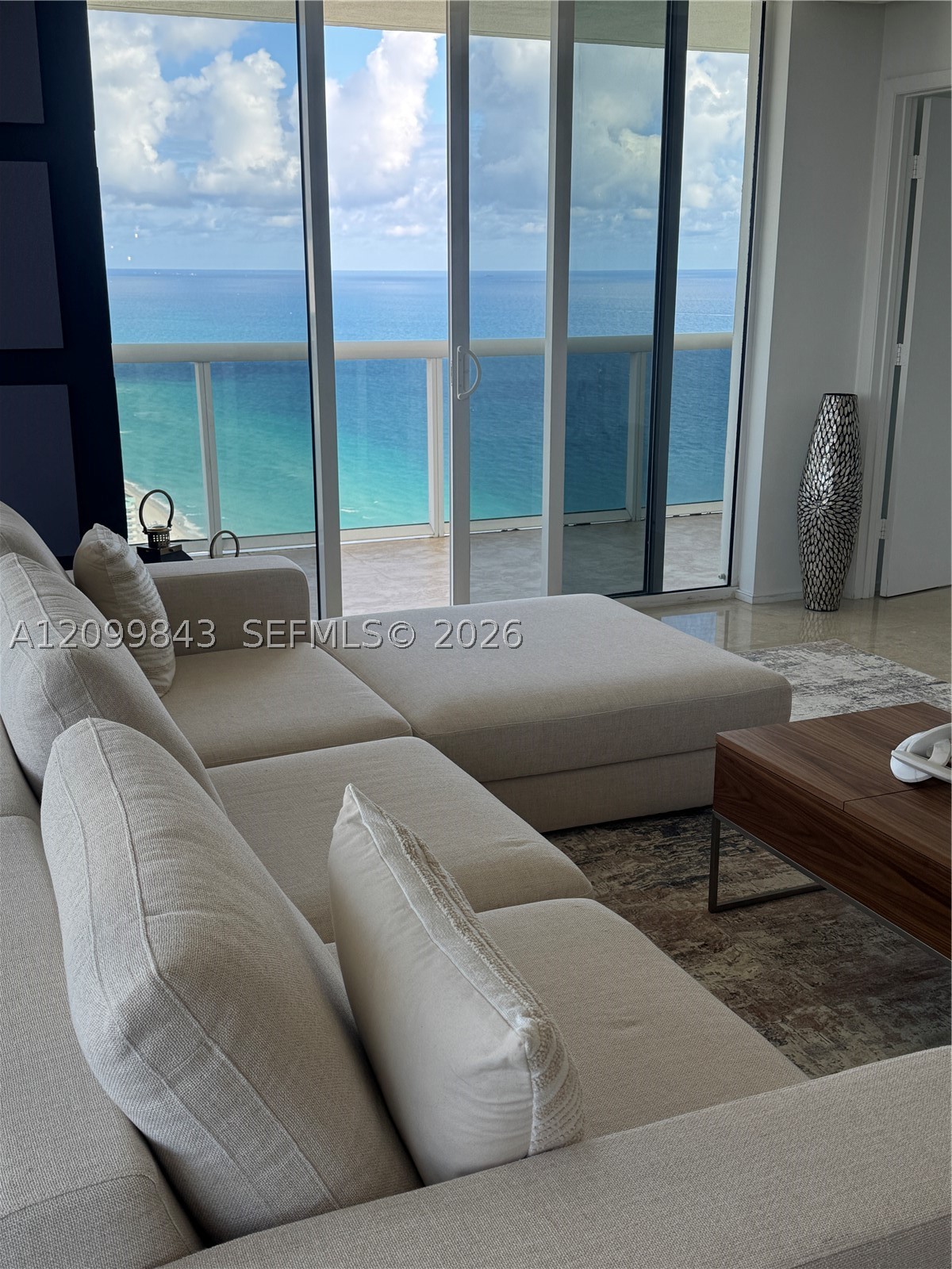 image Beach Club 215