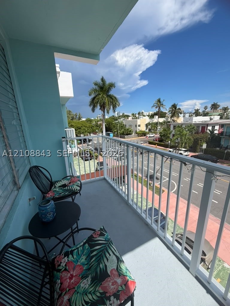 1150 Euclid Ave #305