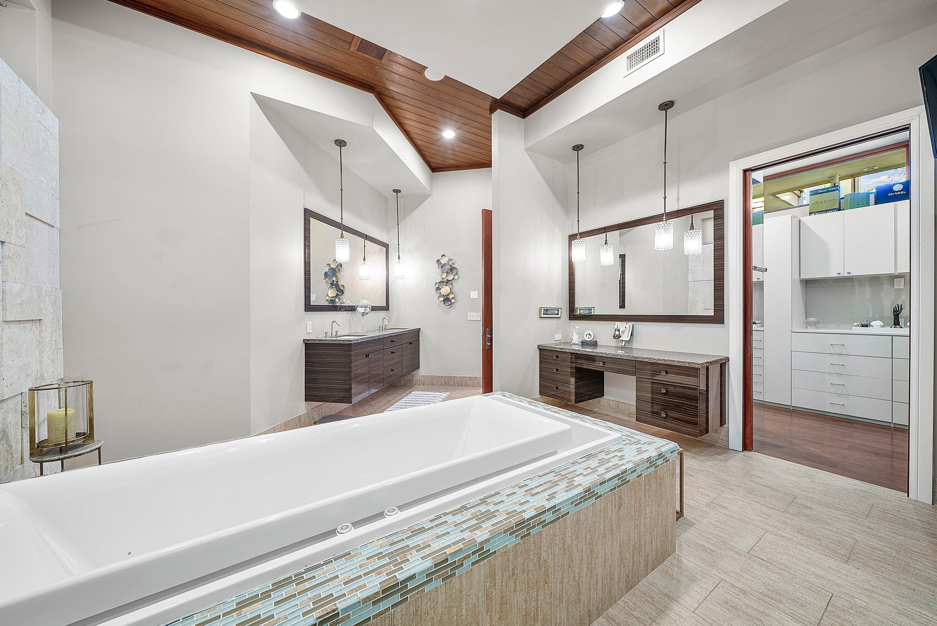 18163 SE Ridgeview Tequesta, FL 33469