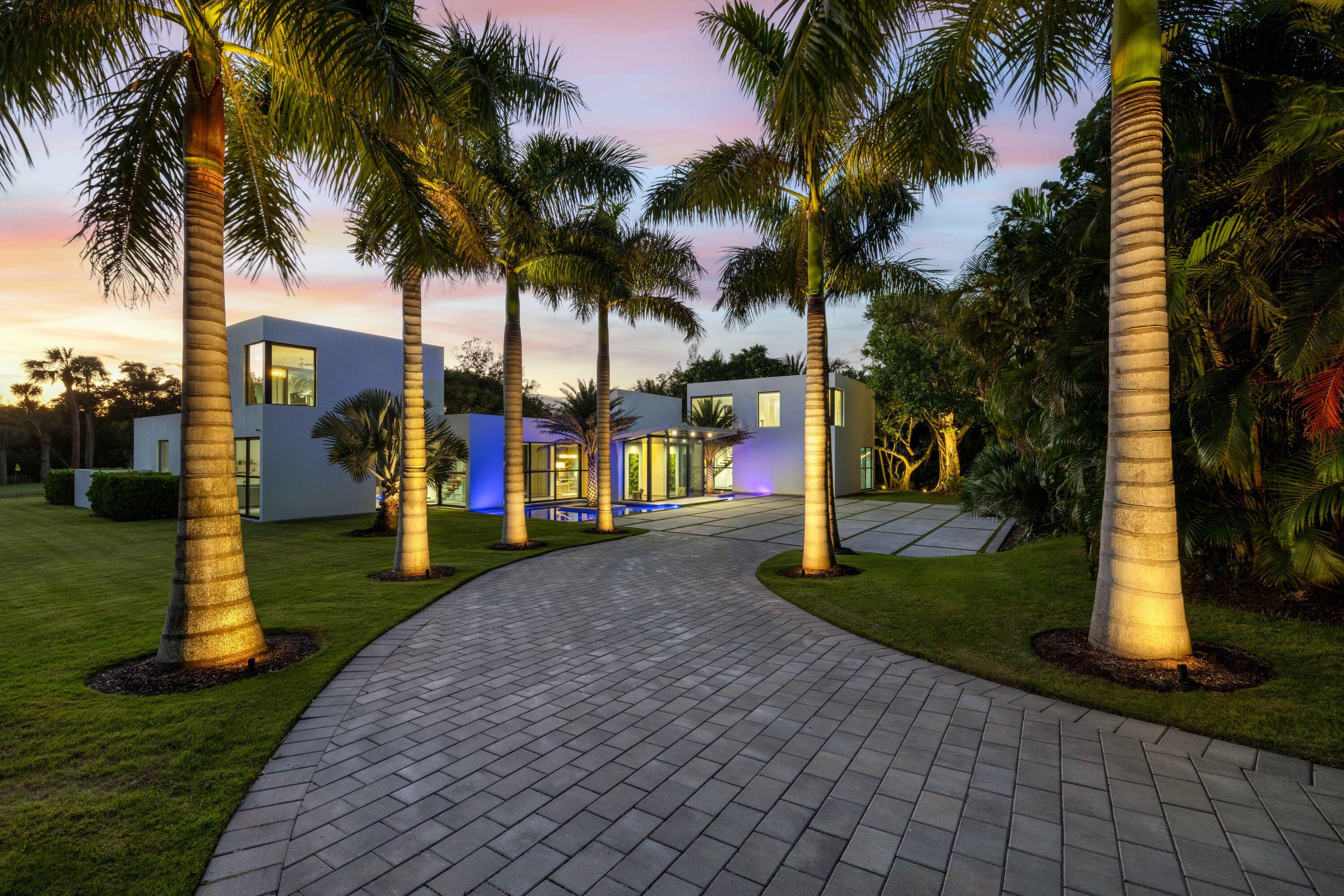 12 N Beach Jupiter Island, FL 33455