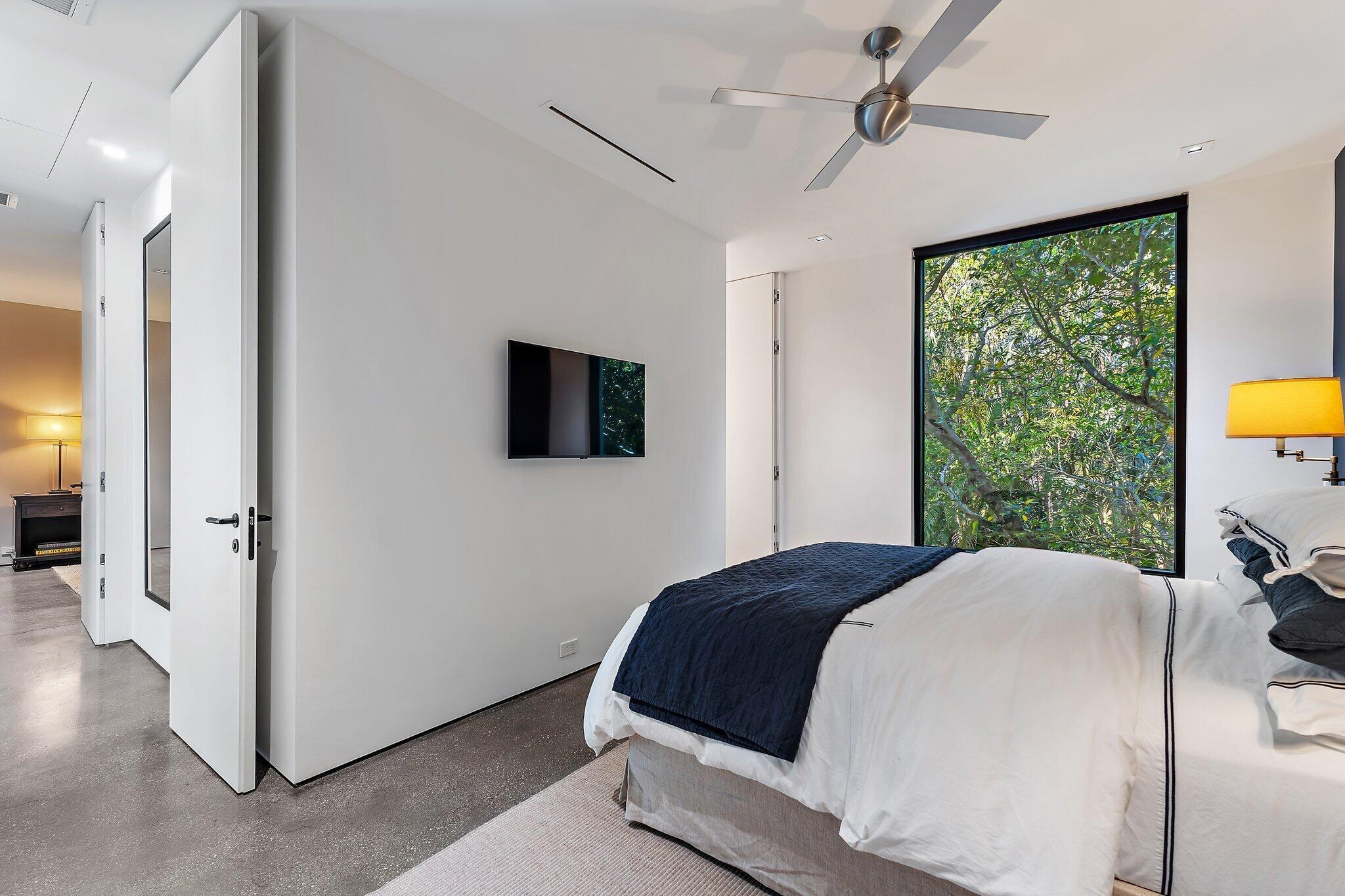 12 N Beach Jupiter Island, FL 33455