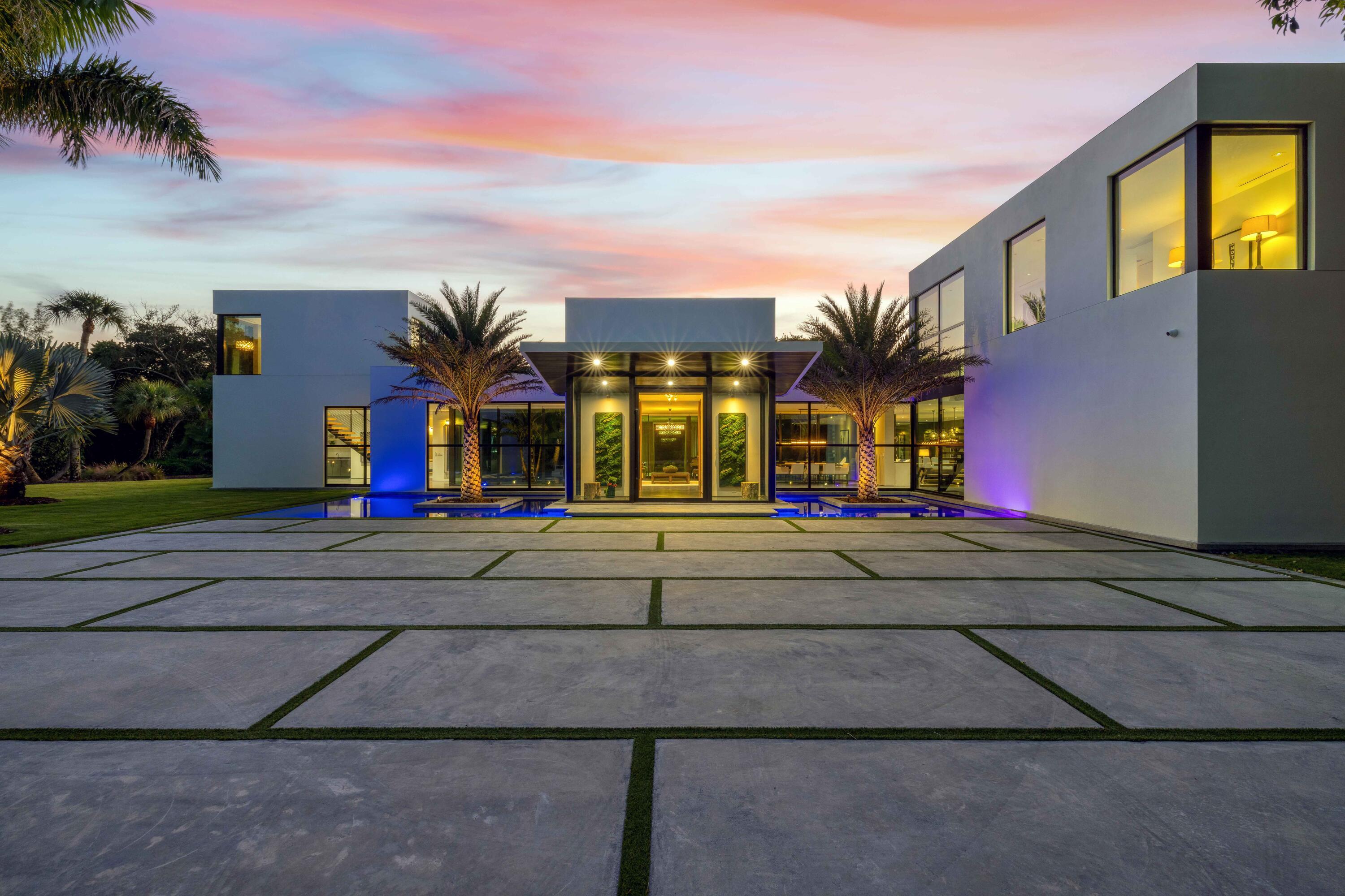 12 N Beach Jupiter Island, FL 33455
