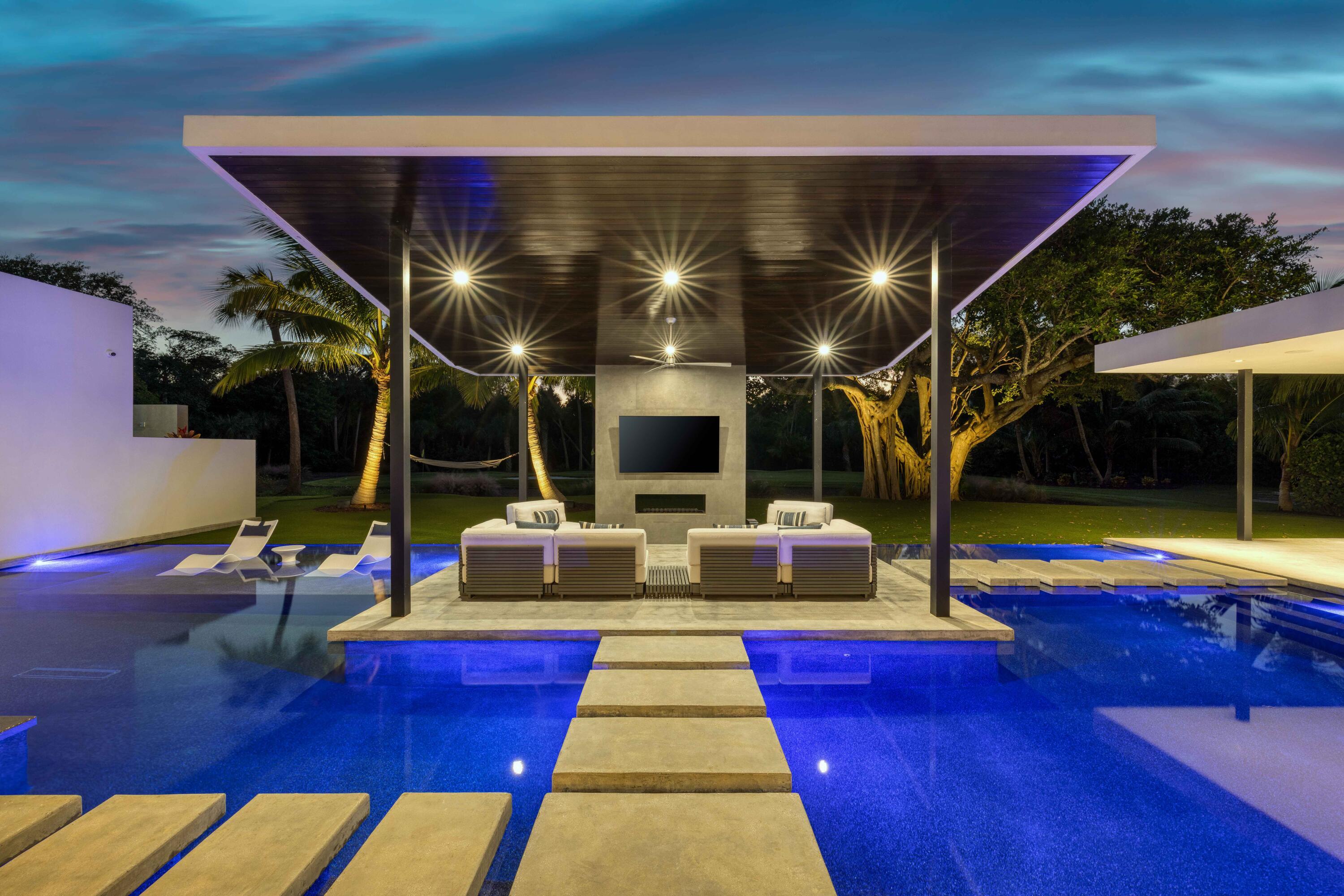 12 N Beach Jupiter Island, FL 33455