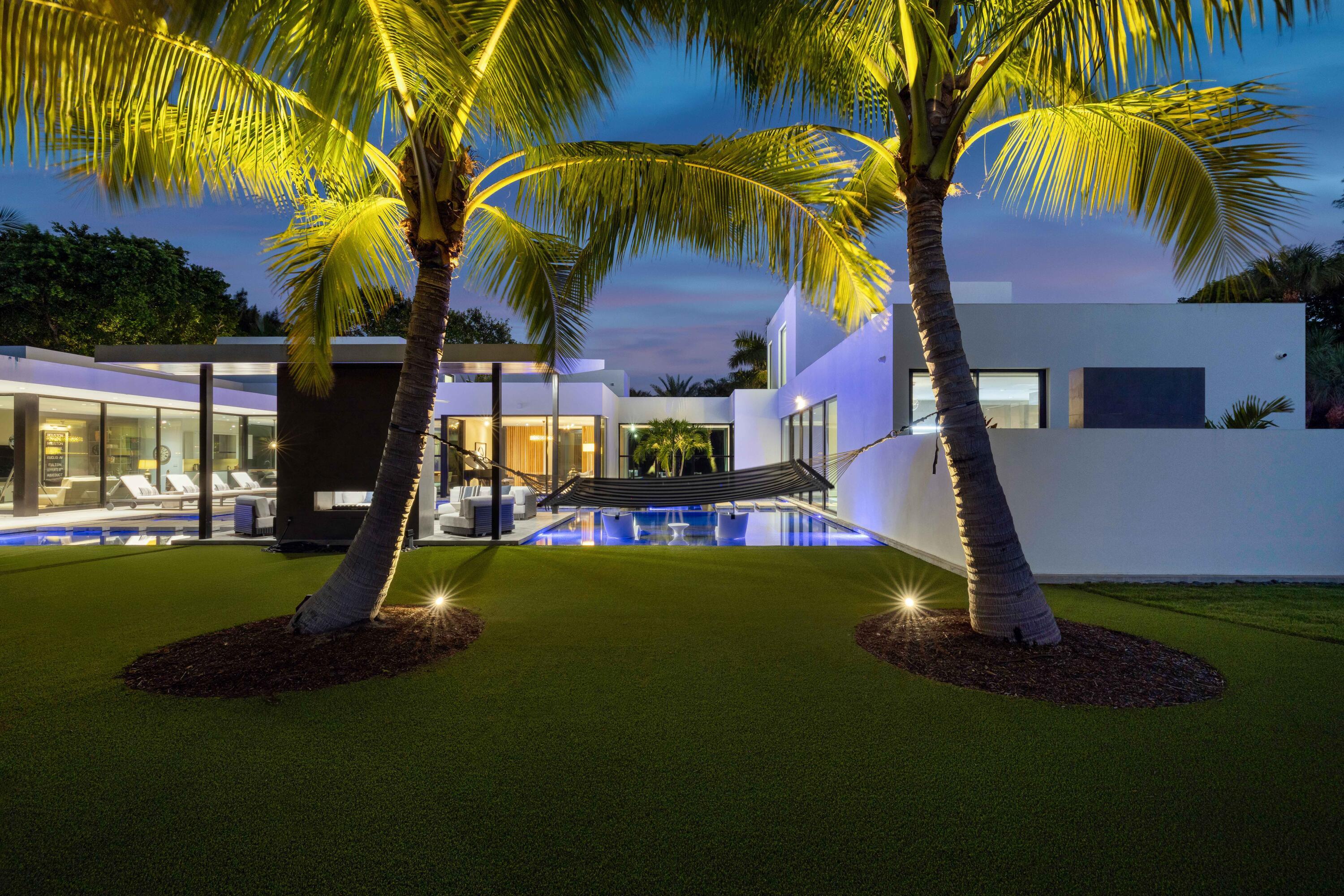 12 N Beach Jupiter Island, FL 33455