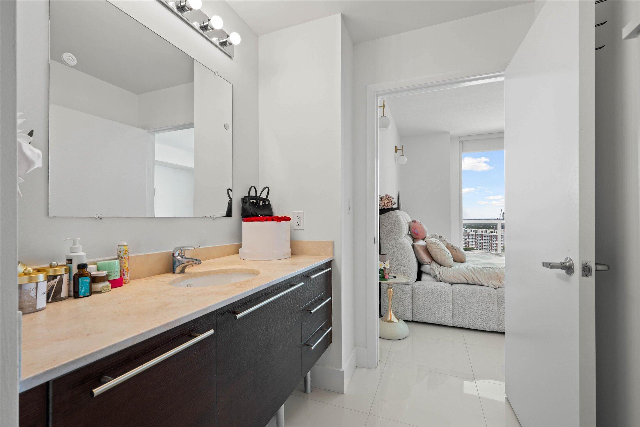 1900 N Bayshore #2312 Miami, FL 33132