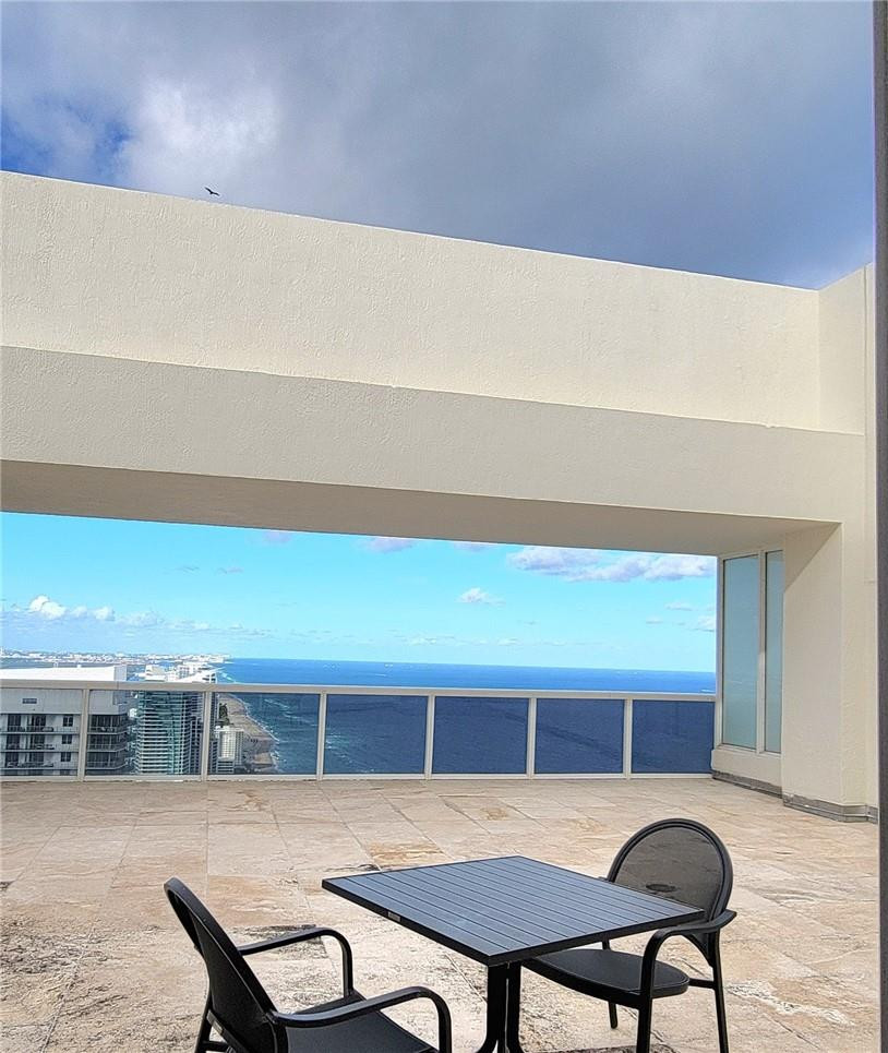 image Beach Club 221