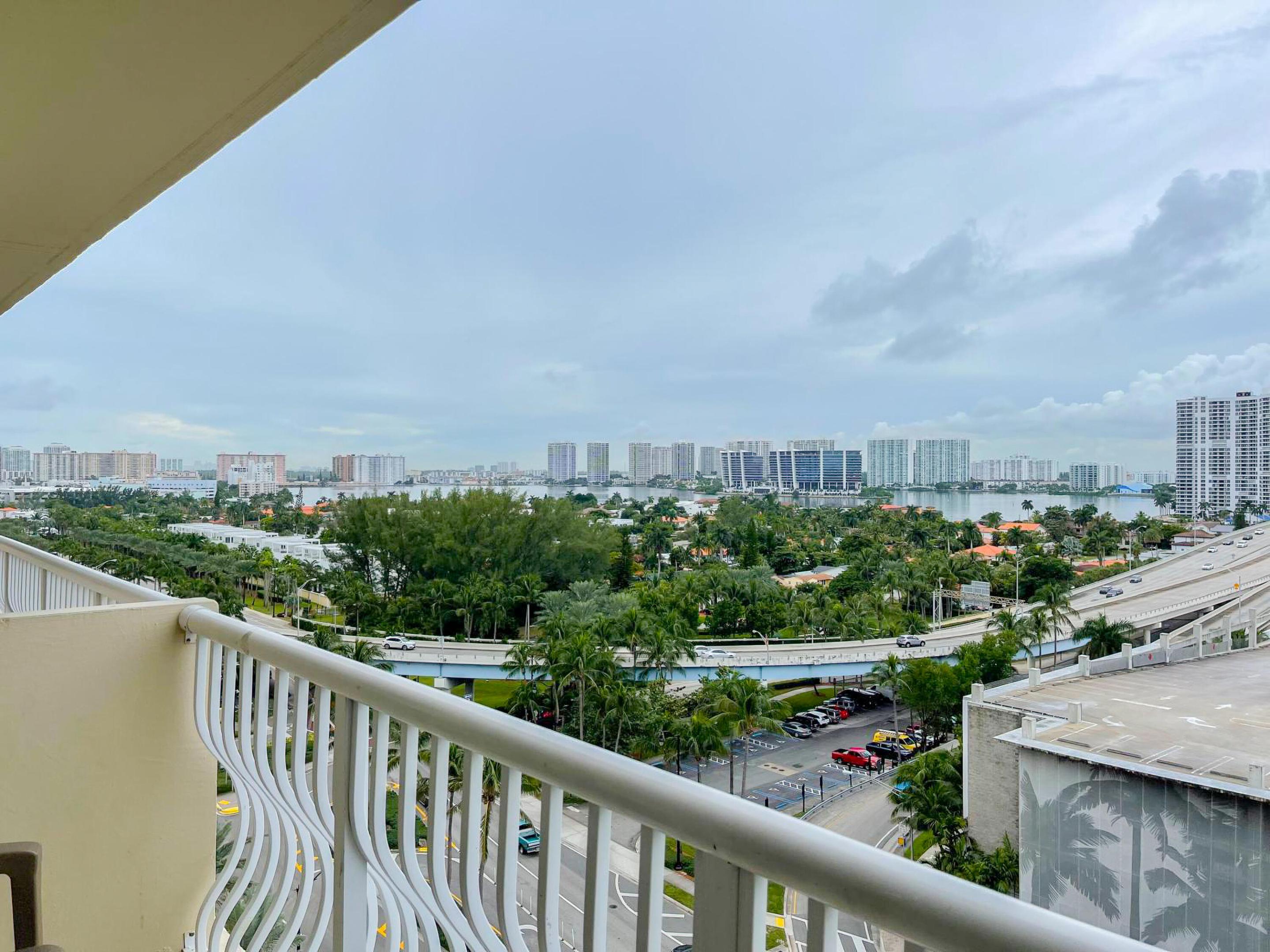 19201 Collins Ave #1034