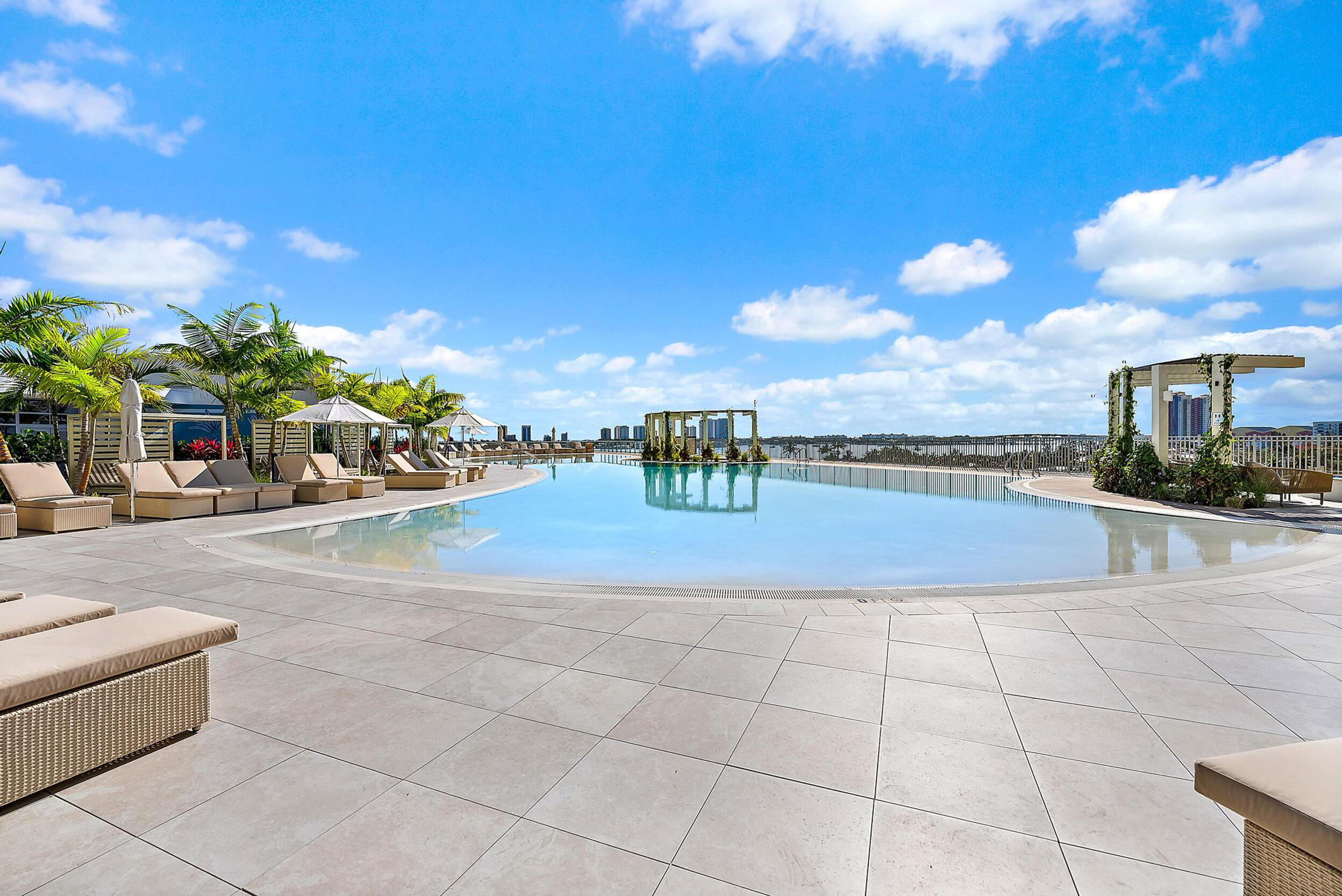 220 Lake Shr Dr #621 Lake Park, FL 33403