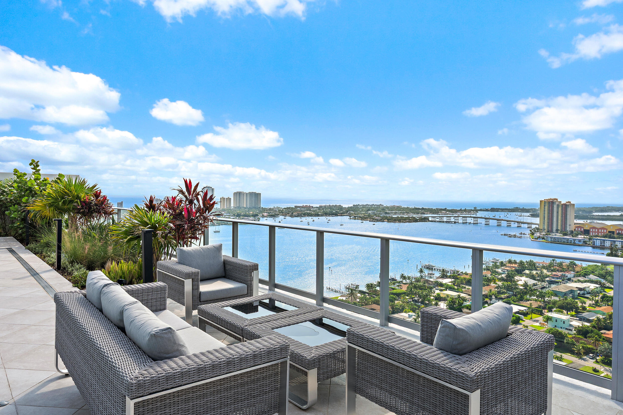 220 Lake Shr Dr #621 Lake Park, FL 33403