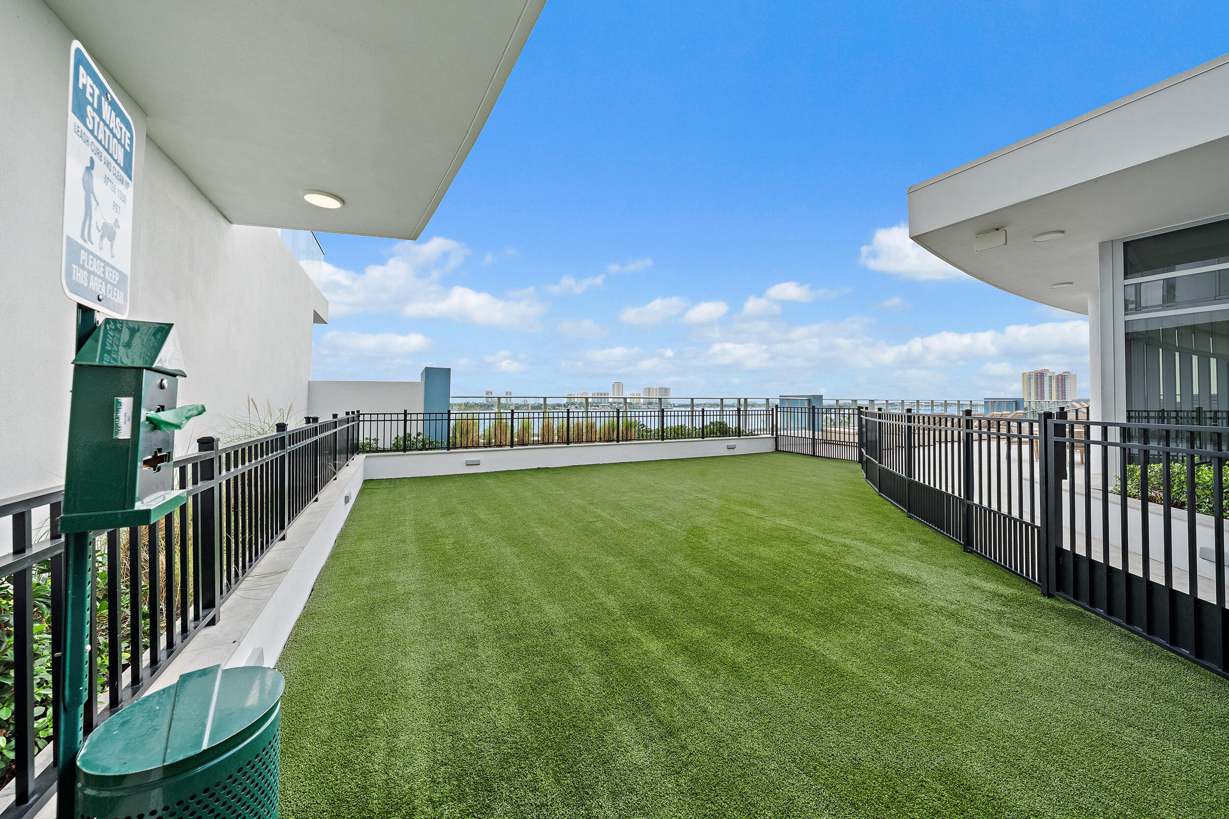 220 Lake Shr Dr #621 Lake Park, FL 33403