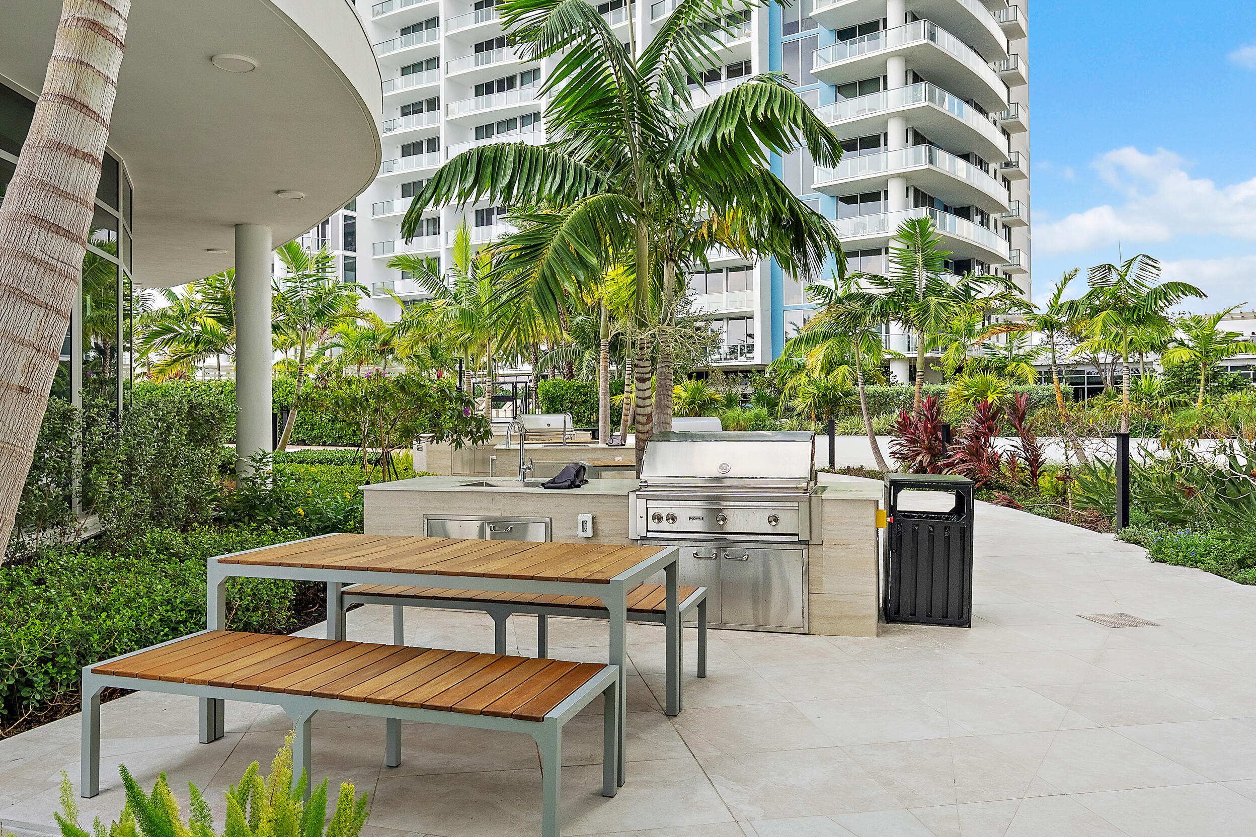 220 Lake Shr Dr #621 Lake Park, FL 33403