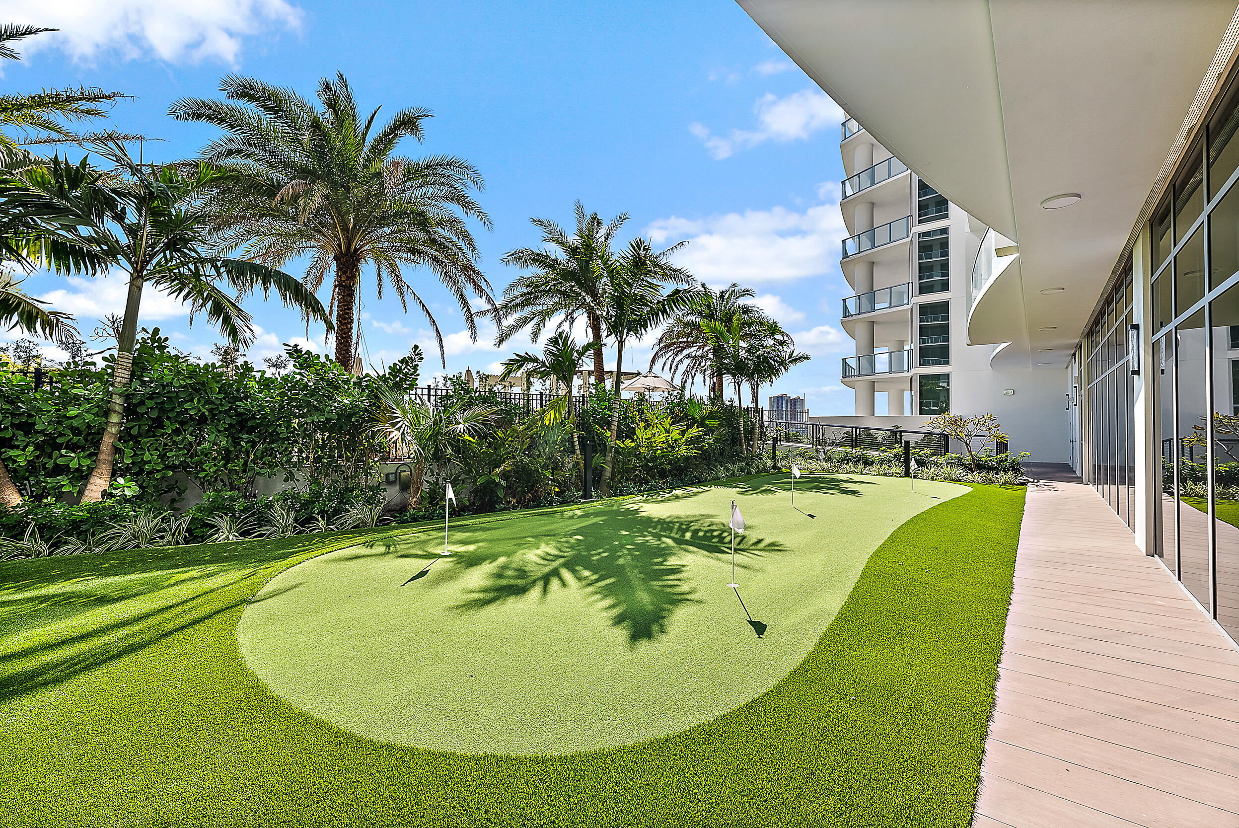 220 Lake Shr Dr #621 Lake Park, FL 33403
