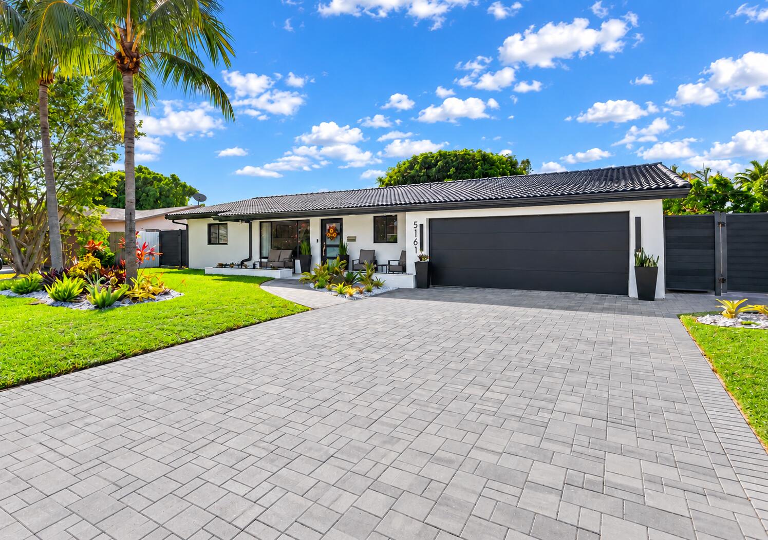 5161 NE 18th Ter