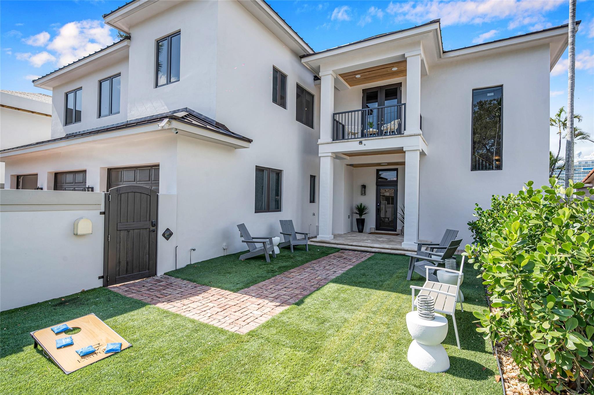 1949 Harbourview Dr Fort Lauderdale, FL 33316