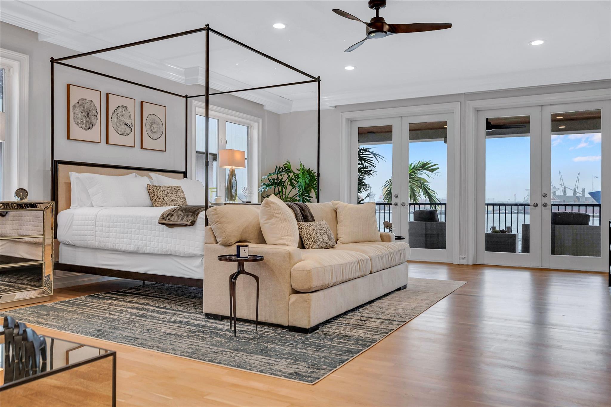 1949 Harbourview Dr Fort Lauderdale, FL 33316