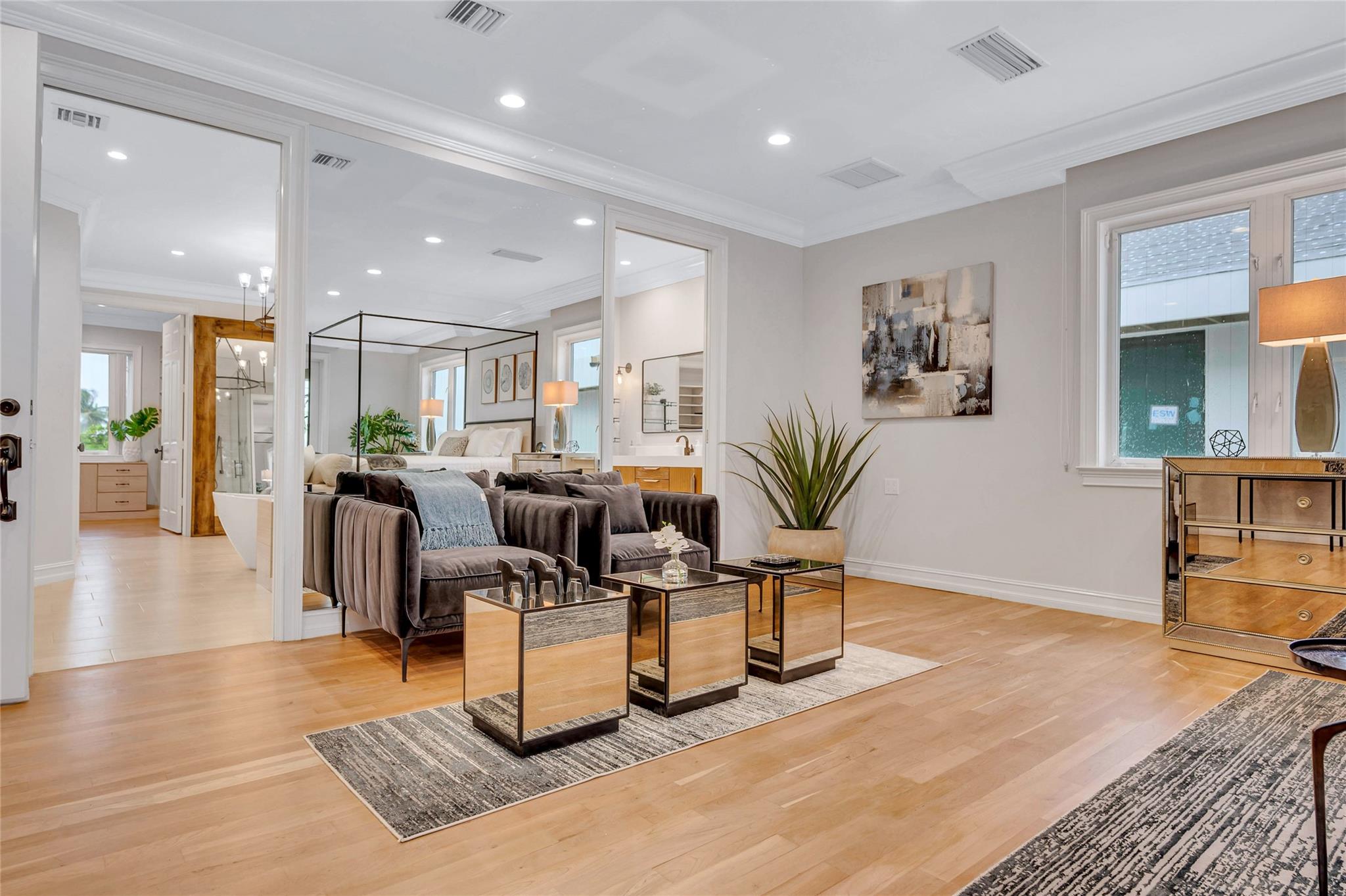 1949 Harbourview Dr Fort Lauderdale, FL 33316