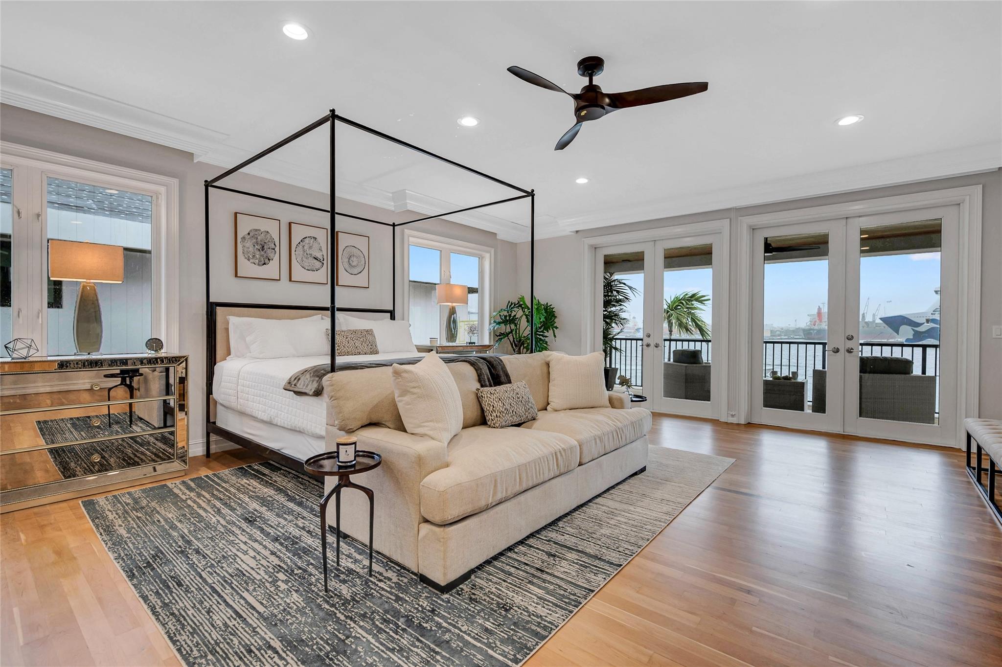 1949 Harbourview Dr Fort Lauderdale, FL 33316