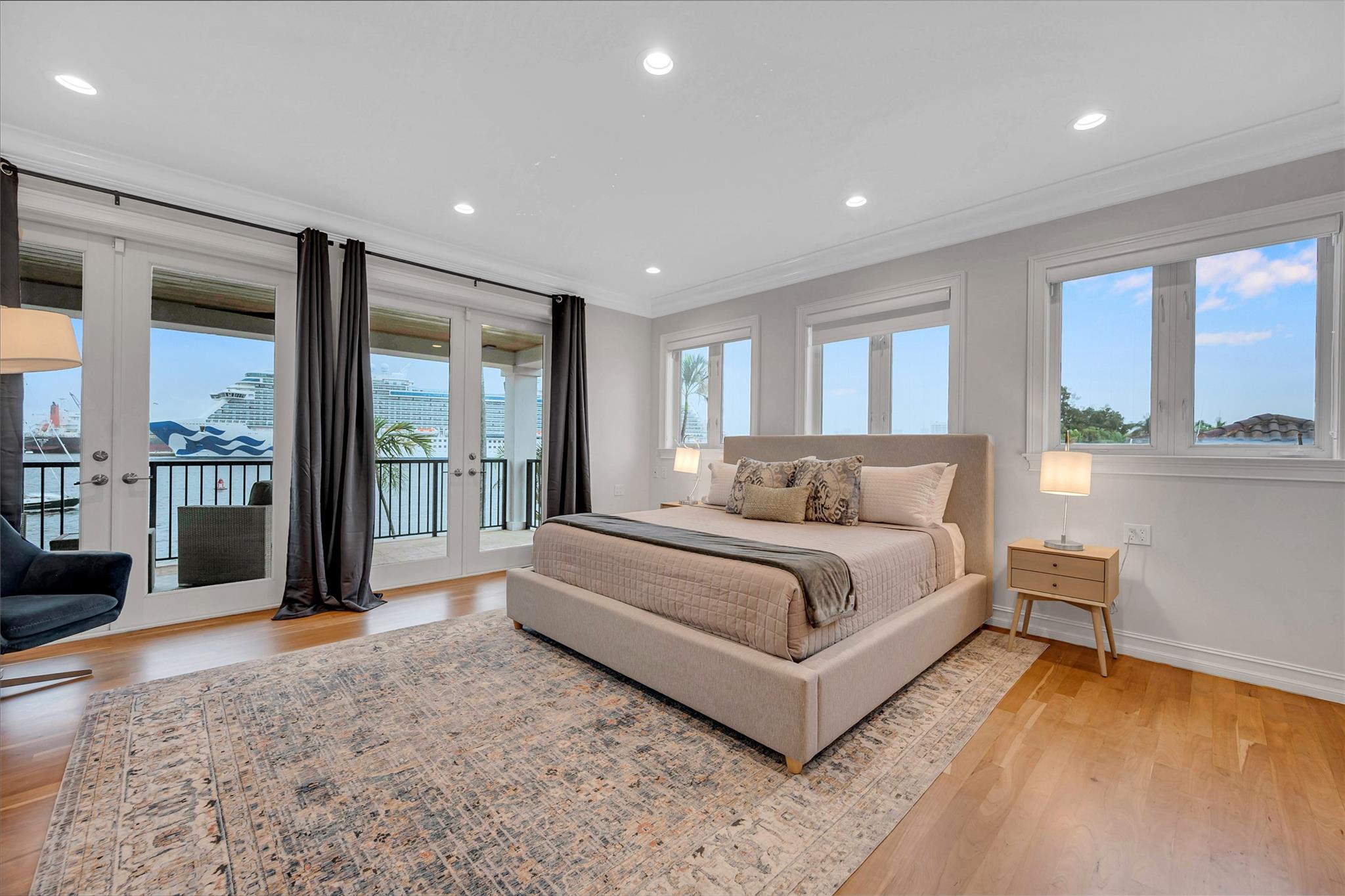 1949 Harbourview Dr Fort Lauderdale, FL 33316