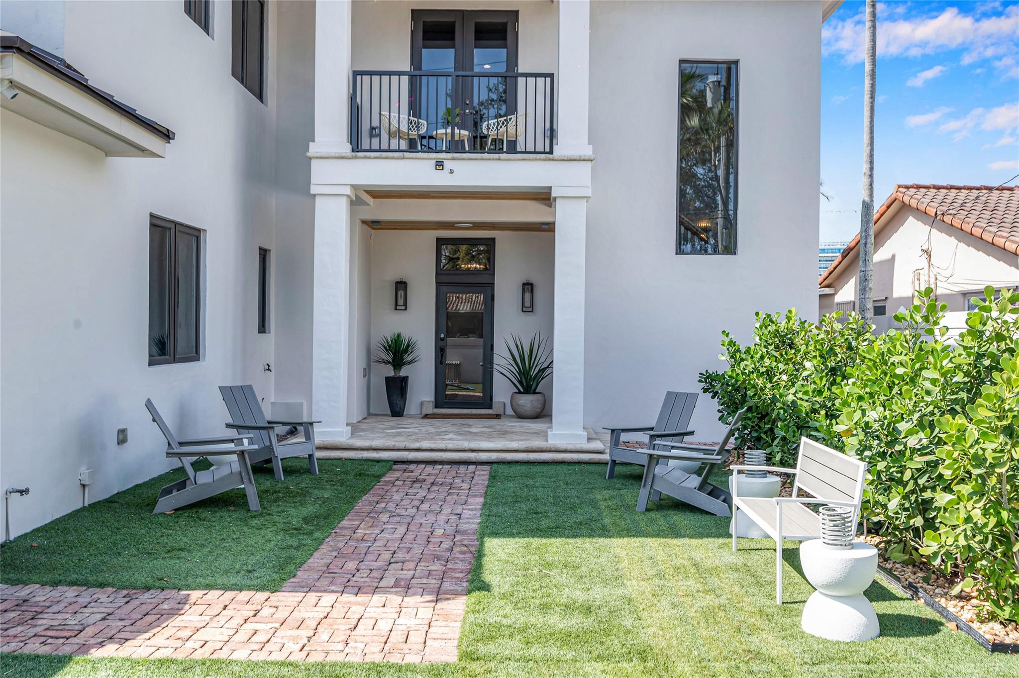 1949 Harbourview Dr Fort Lauderdale, FL 33316