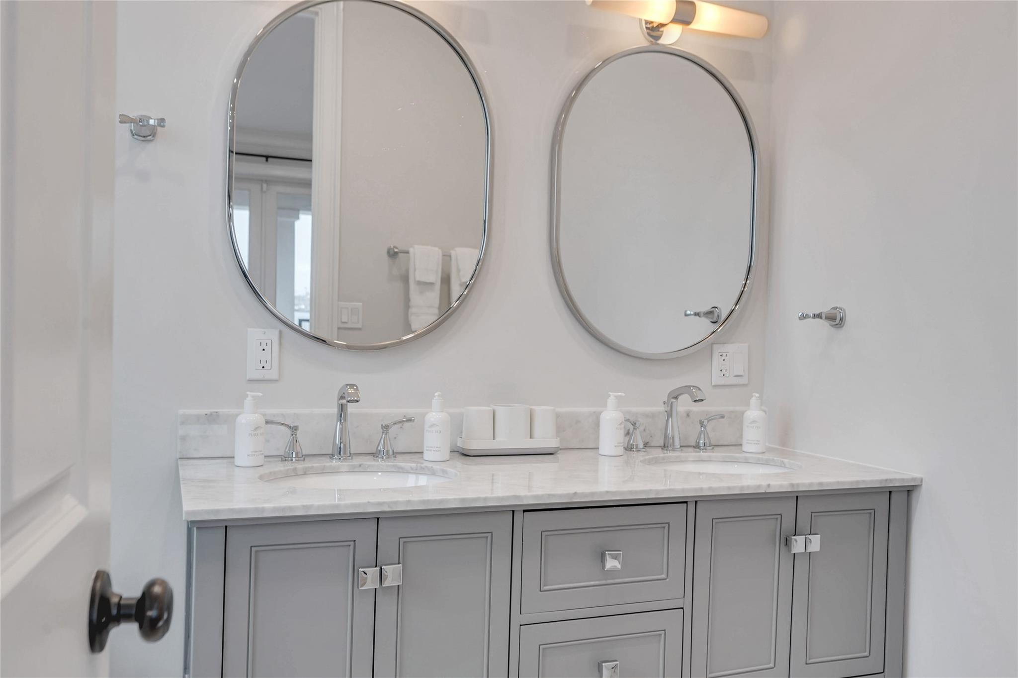 1949 Harbourview Dr Fort Lauderdale, FL 33316