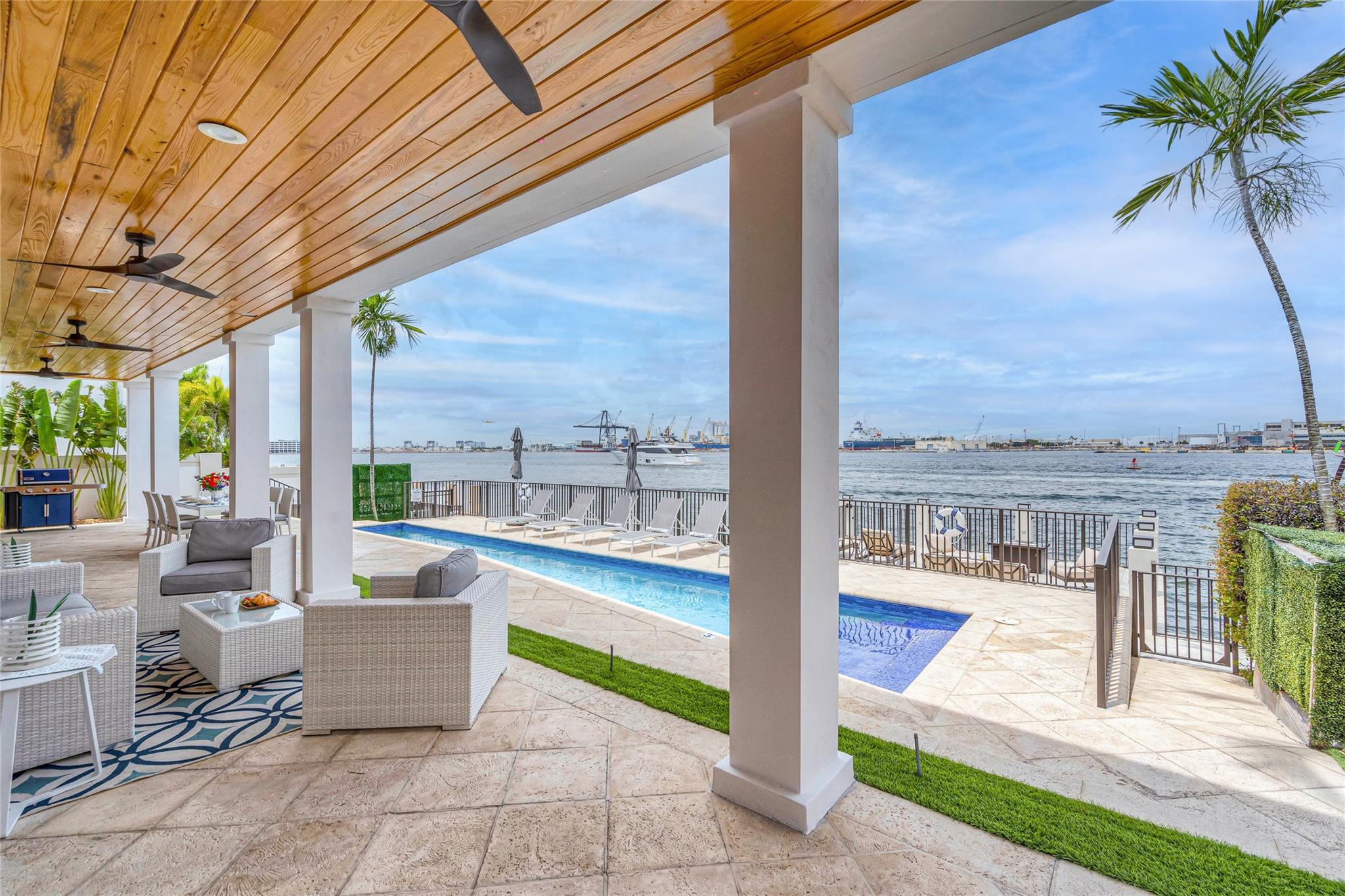 1949 Harbourview Dr Fort Lauderdale, FL 33316