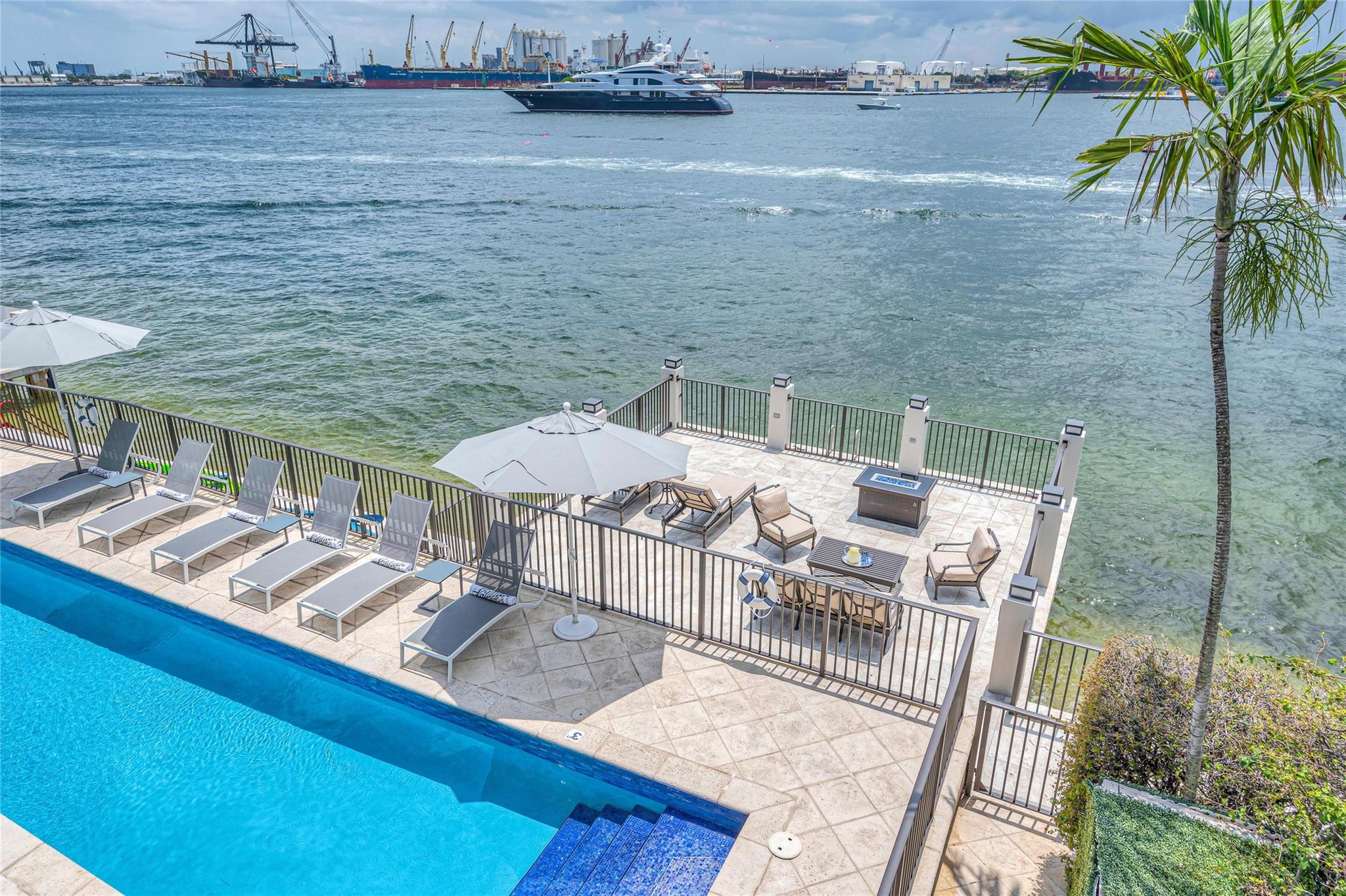 1949 Harbourview Dr Fort Lauderdale, FL 33316