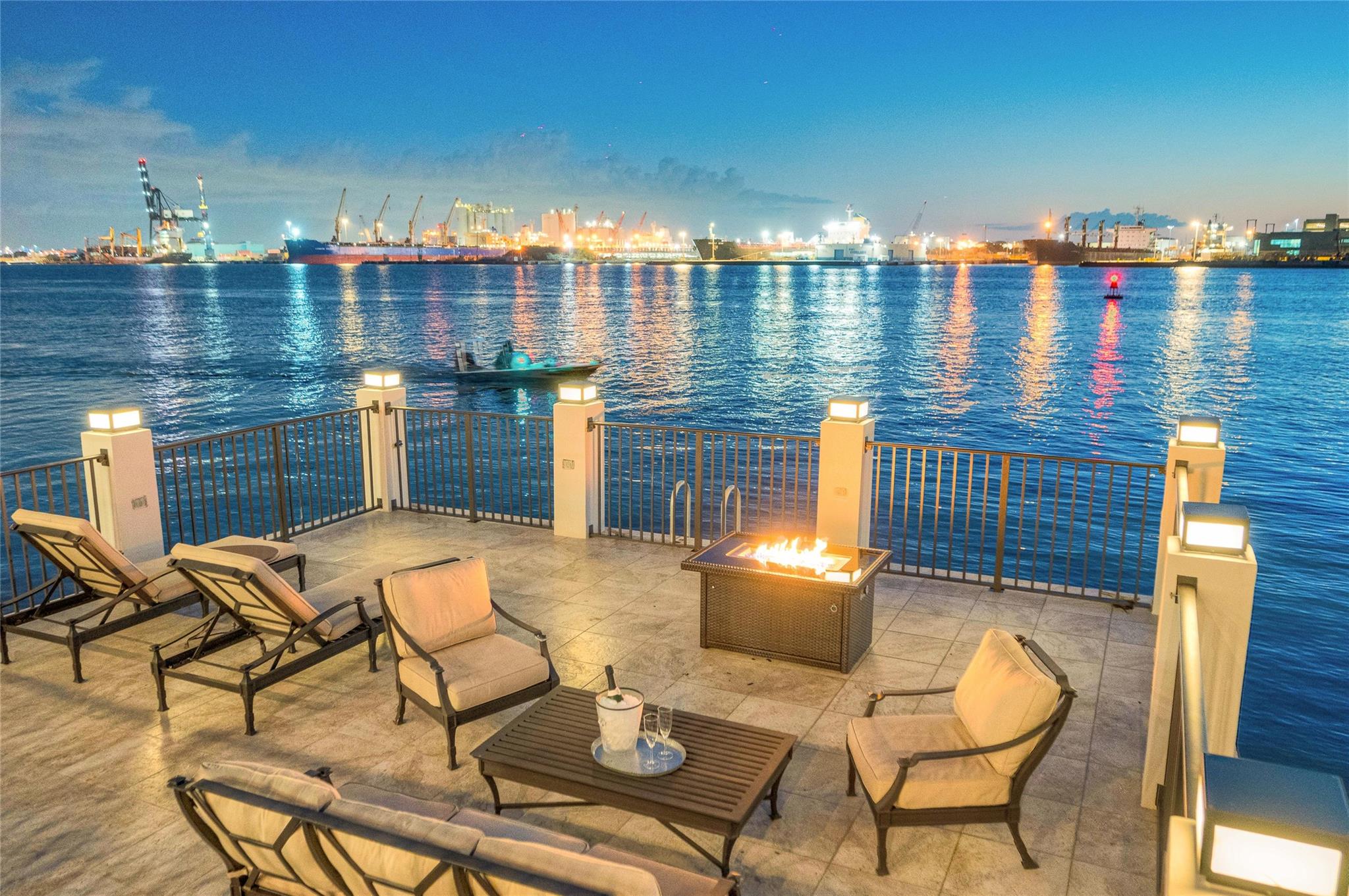 1949 Harbourview Dr Fort Lauderdale, FL 33316