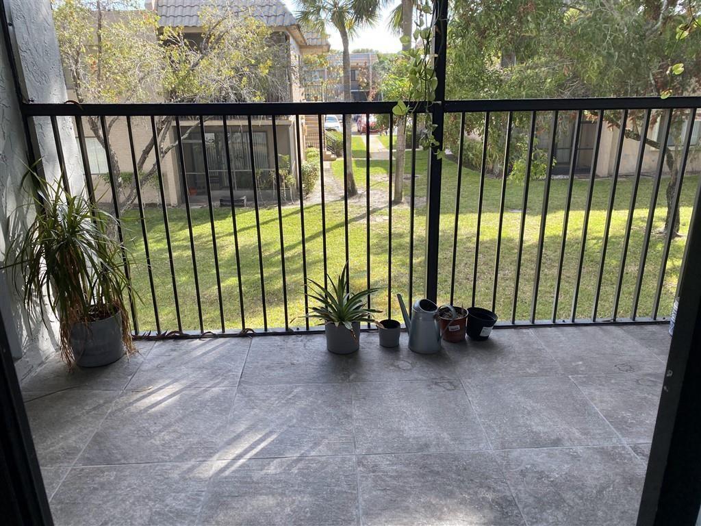 304 Racquet Clb Rd #204 Weston, FL 33326