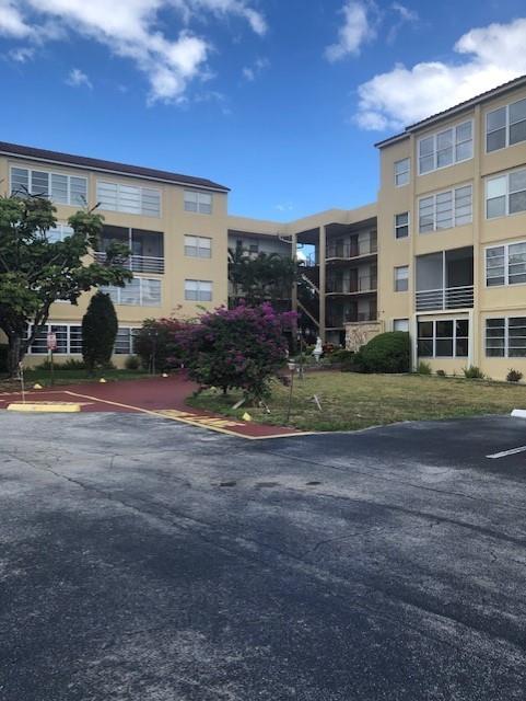 2801 Somerset Dr #209