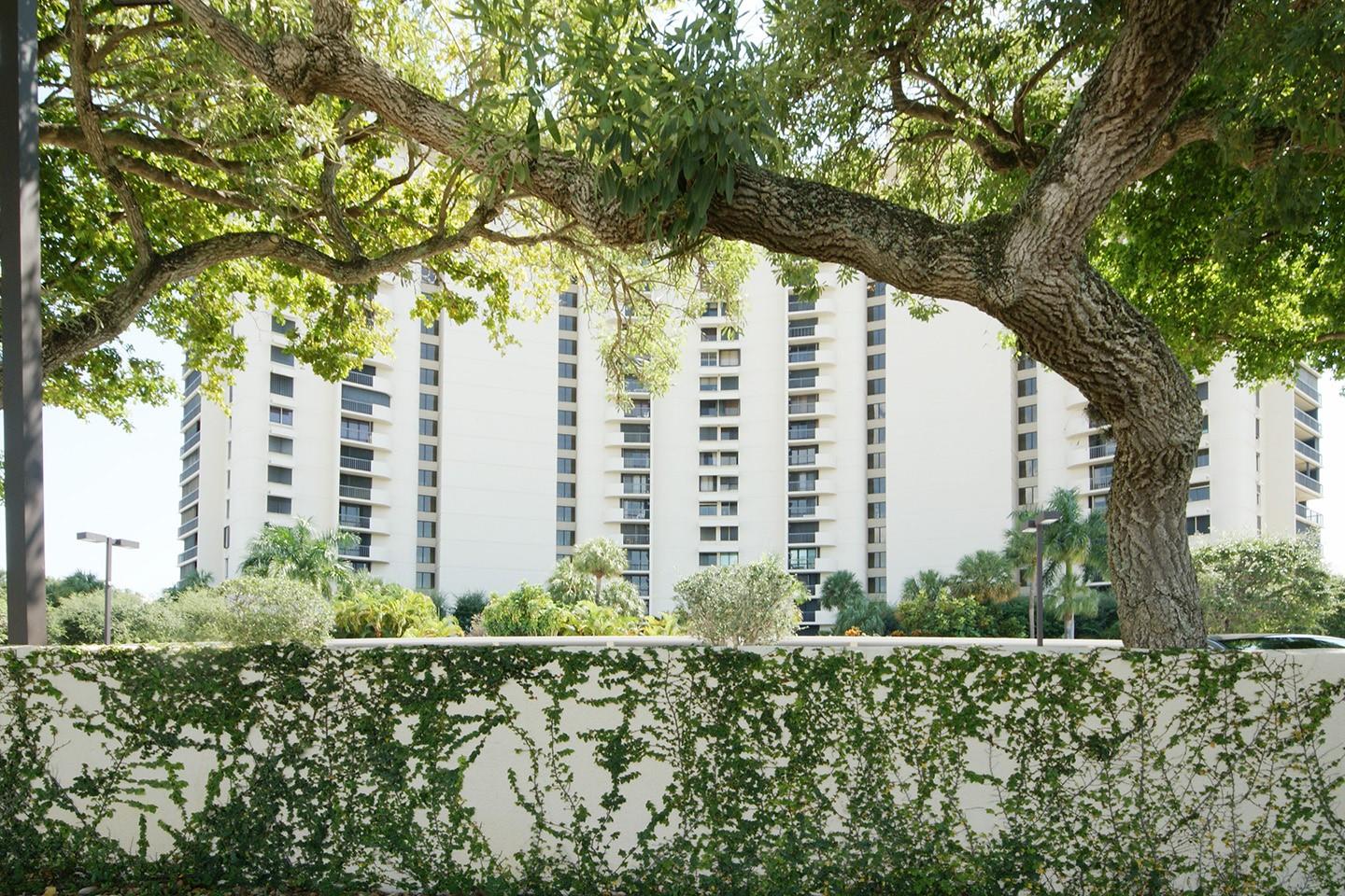 2480 Presidential Way #302