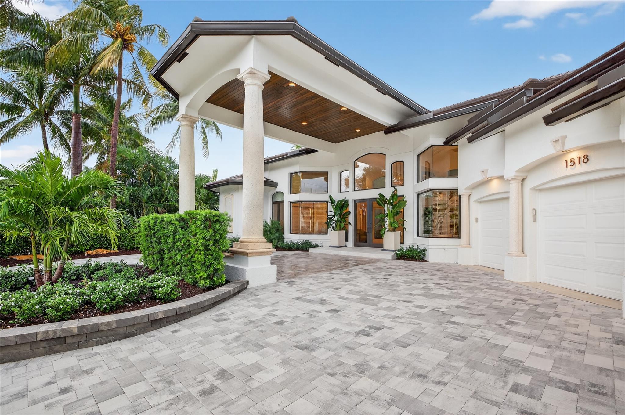 1518 E Lake Dr Fort Lauderdale, FL 33316