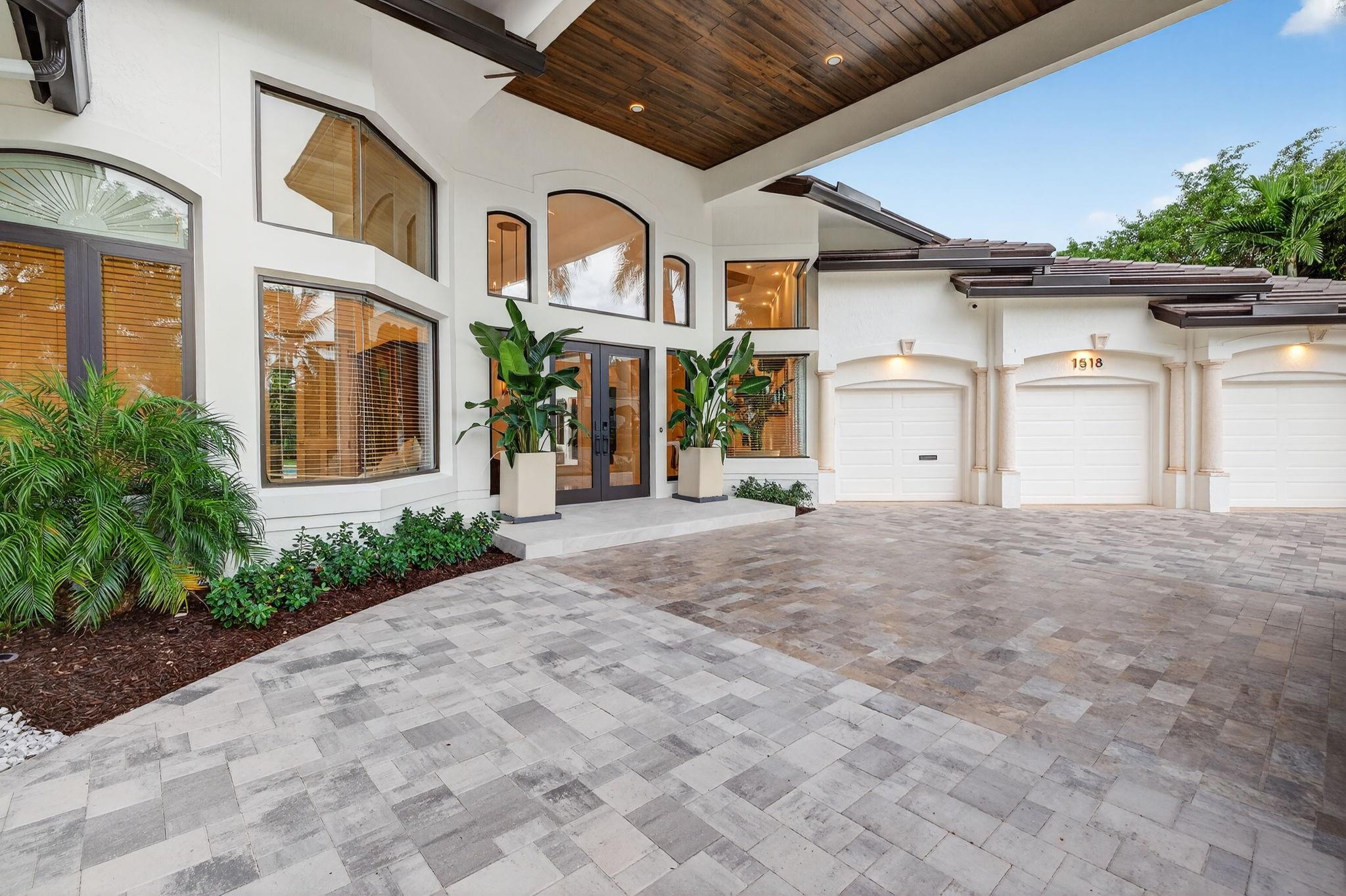 1518 E Lake Dr Fort Lauderdale, FL 33316