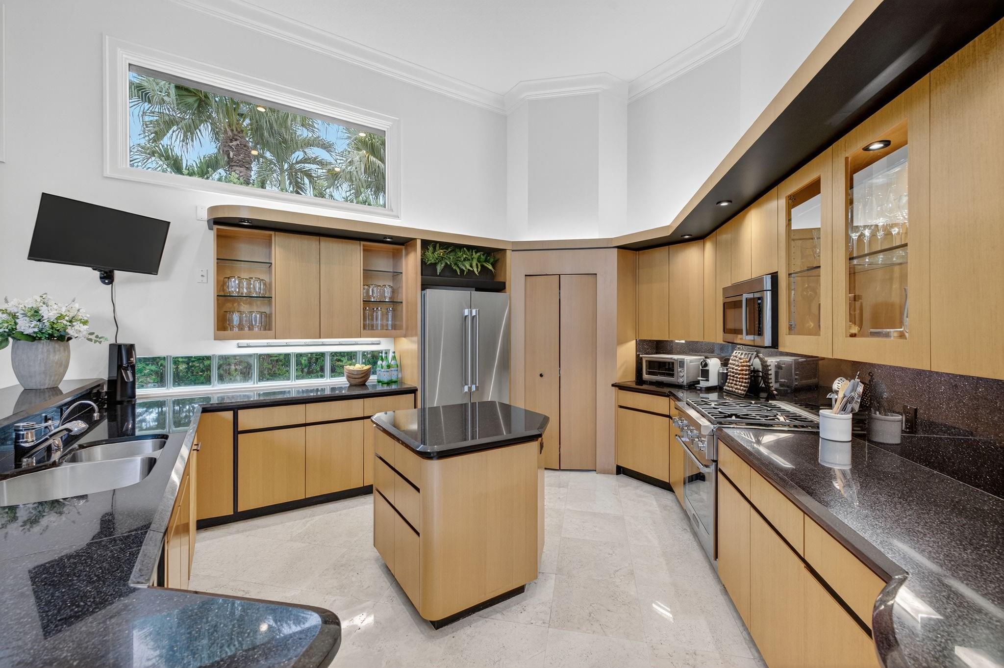 1518 E Lake Dr Fort Lauderdale, FL 33316