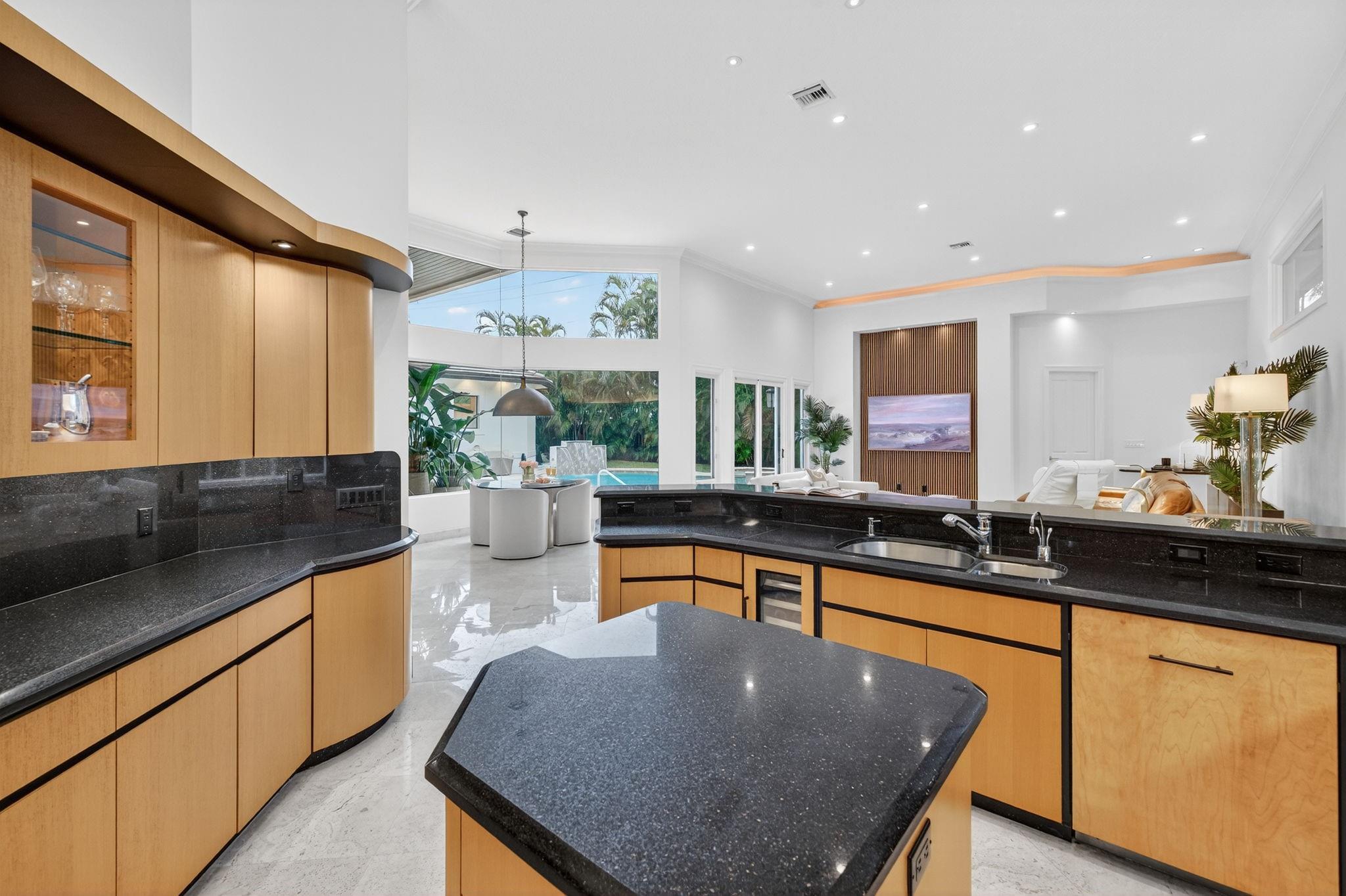 1518 E Lake Dr Fort Lauderdale, FL 33316