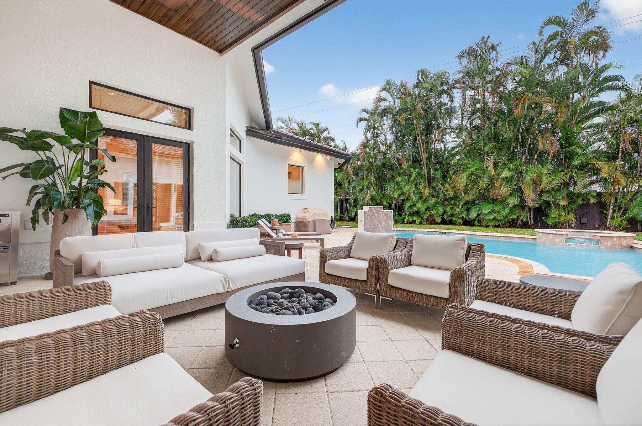 1518 E Lake Dr Fort Lauderdale, FL 33316