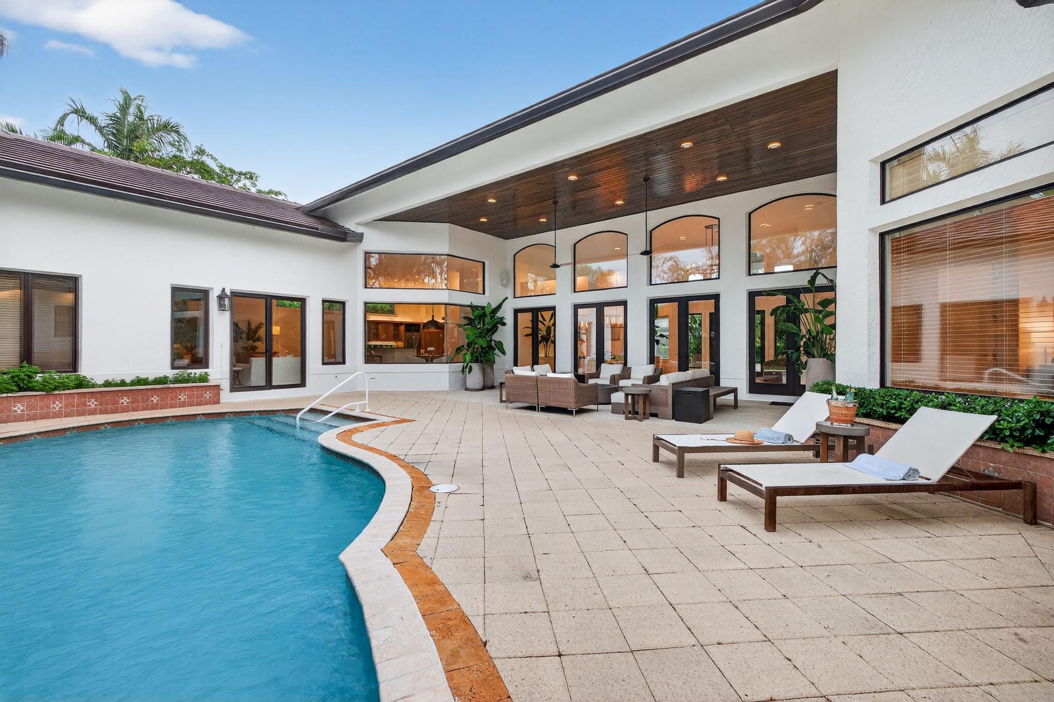 1518 E Lake Dr Fort Lauderdale, FL 33316