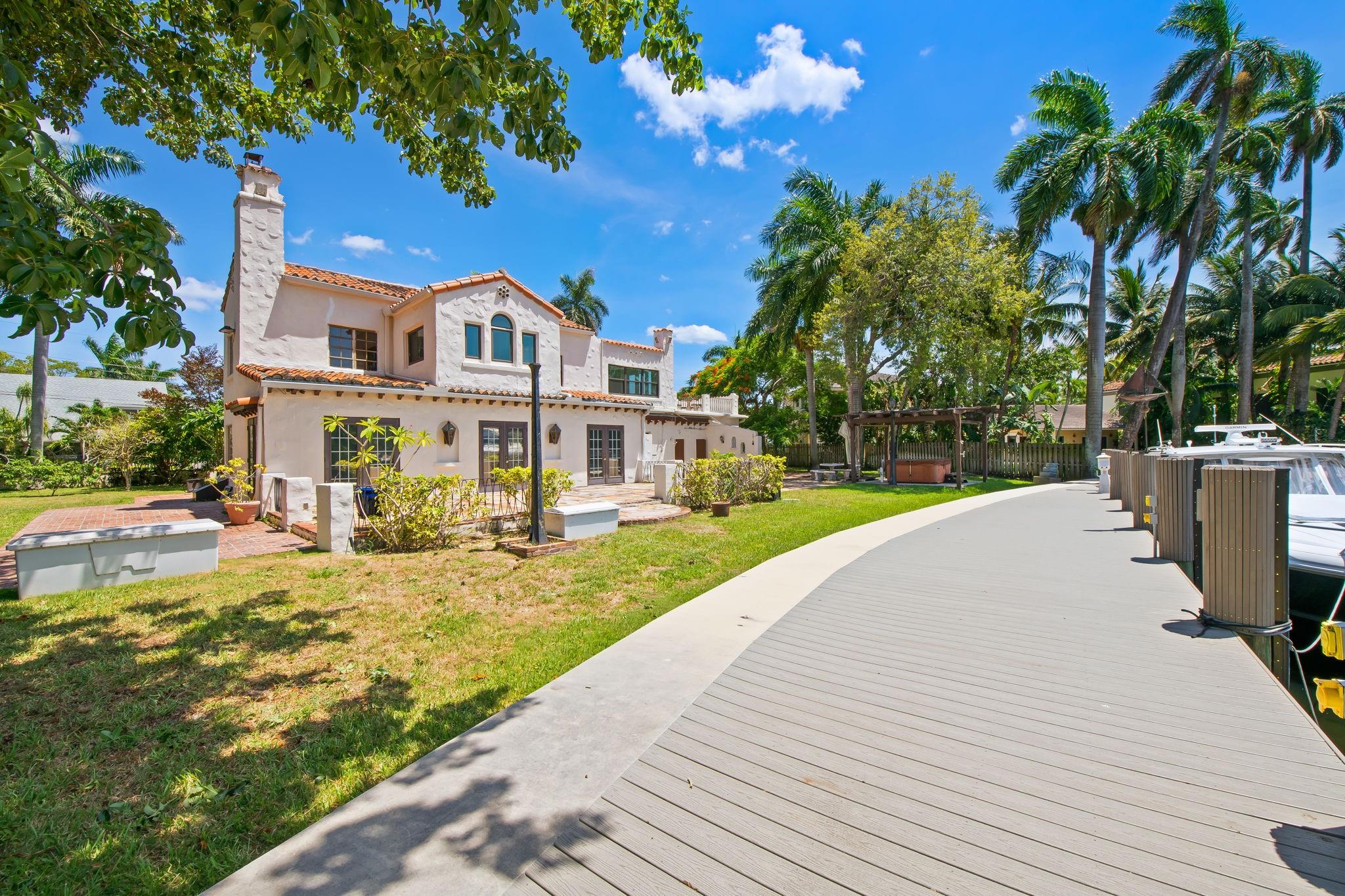 629 SW 8th Ter Fort Lauderdale, FL 33315