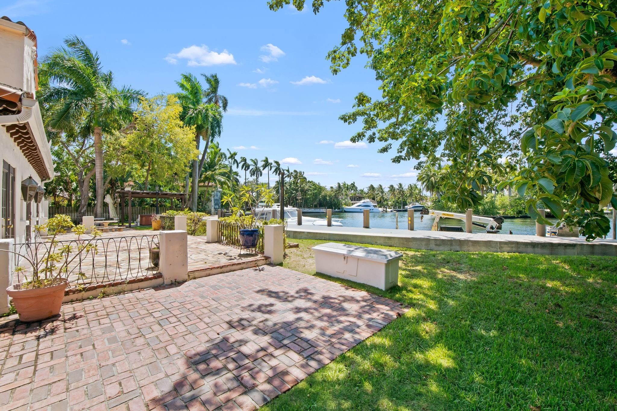 629 SW 8th Ter Fort Lauderdale, FL 33315