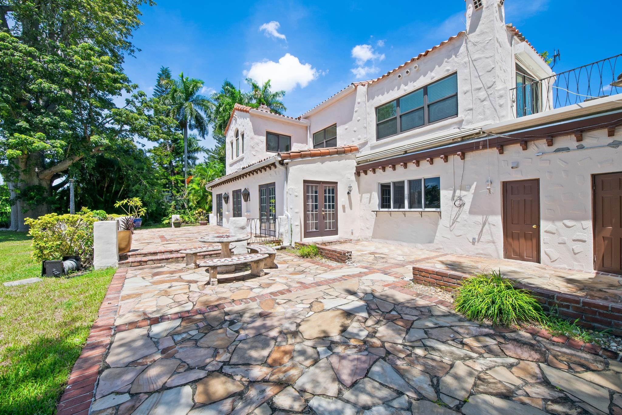 629 SW 8th Ter Fort Lauderdale, FL 33315